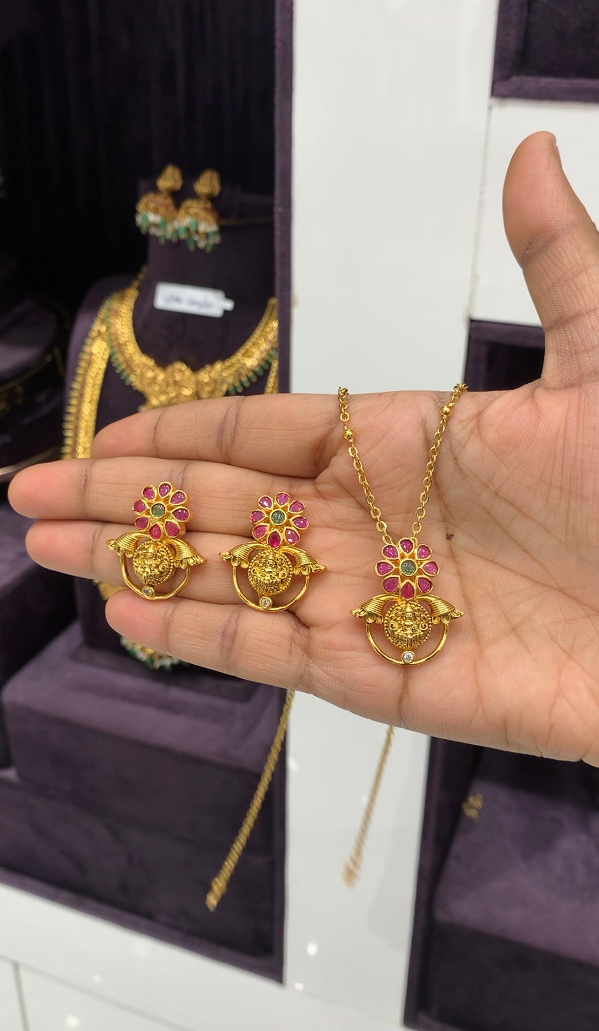 Beautiful pota stone pendant set with chandraharam chain 18 inchs long