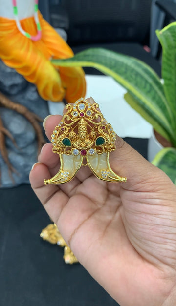 Beautiful balaji pendant tiger nail with backhook