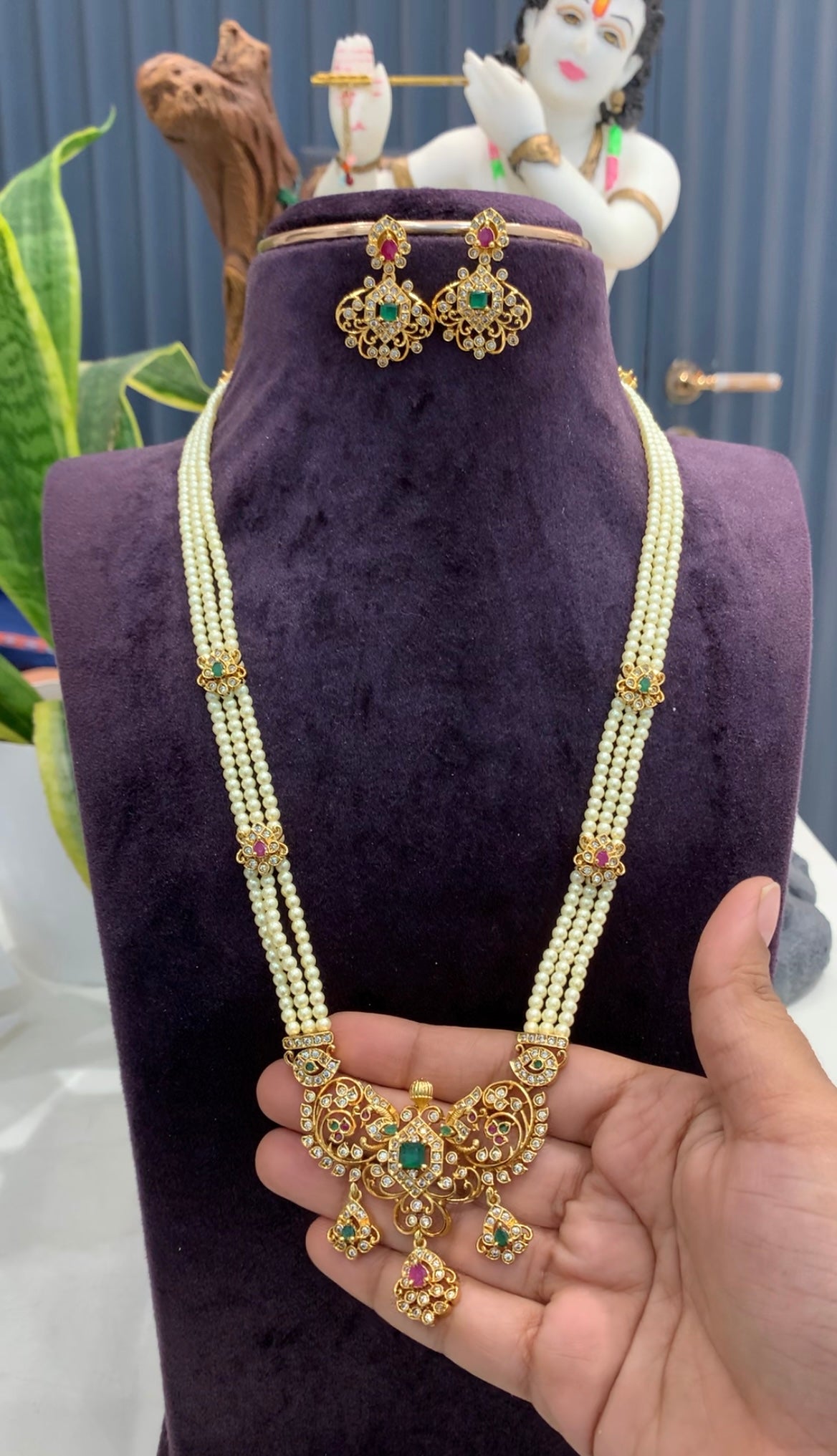 Beautiful multi stones pendent set with pearls 3 layers chain