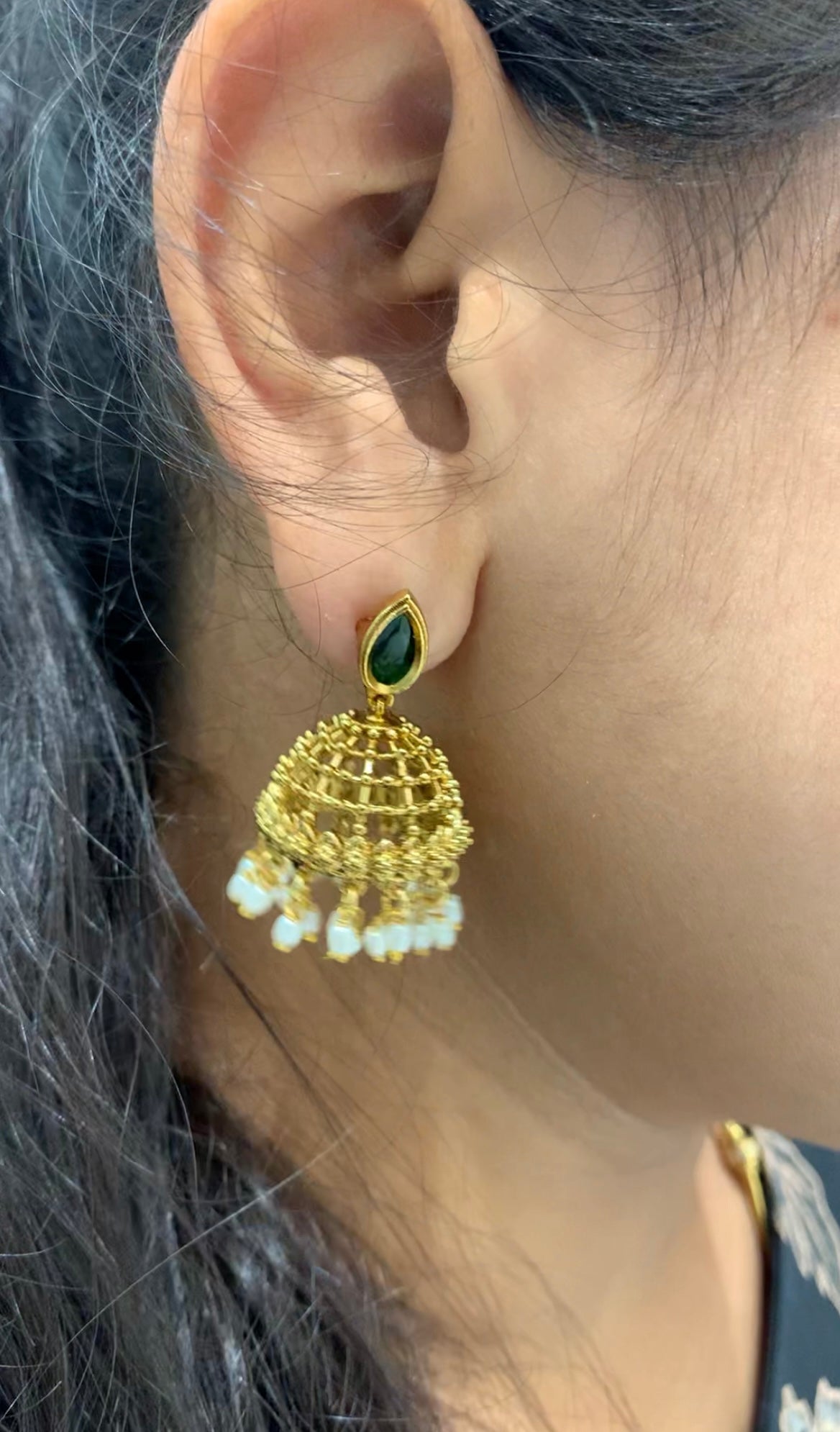 Beautiful green stone pushback jumkis with pearls finishing