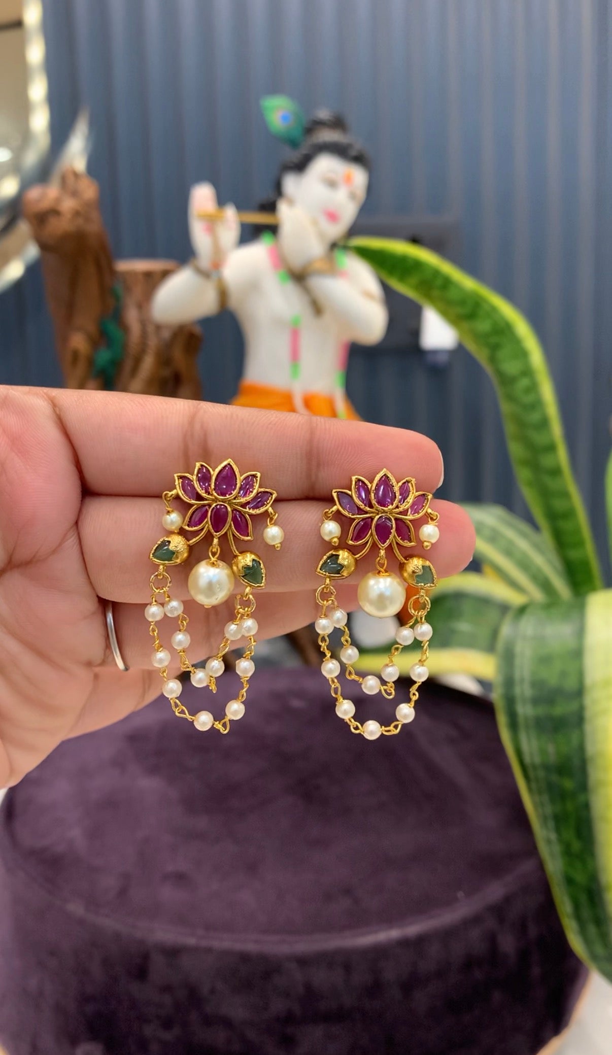 Beautiful hanging style earrings