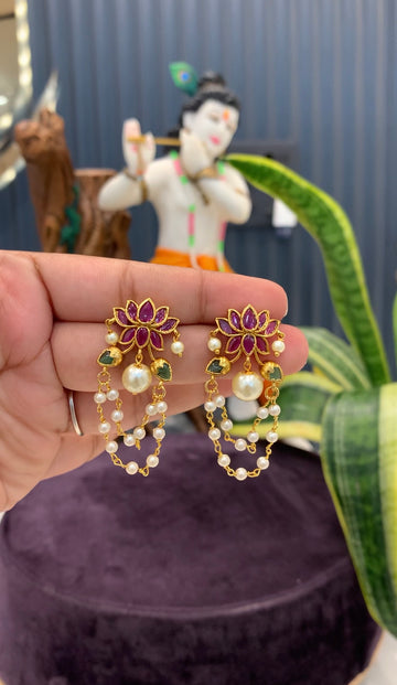 Beautiful hanging style earrings