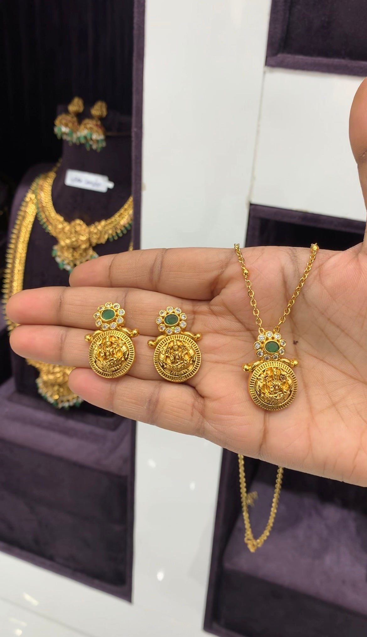 Beautiful kausla model pendant set with chandraharam chain 18 inchs long