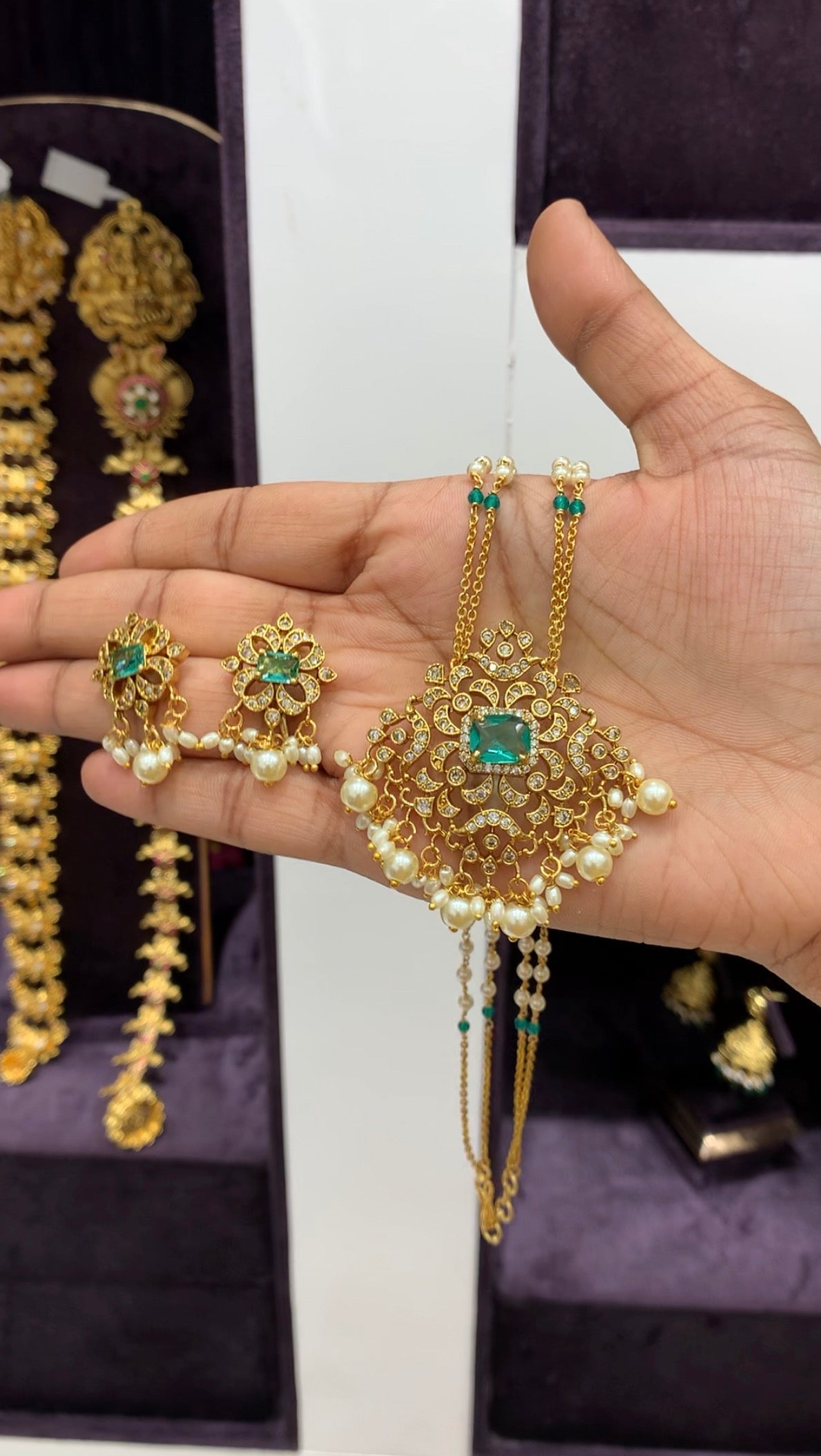 18inch simple hand made chain with locket and earrings(pushback)