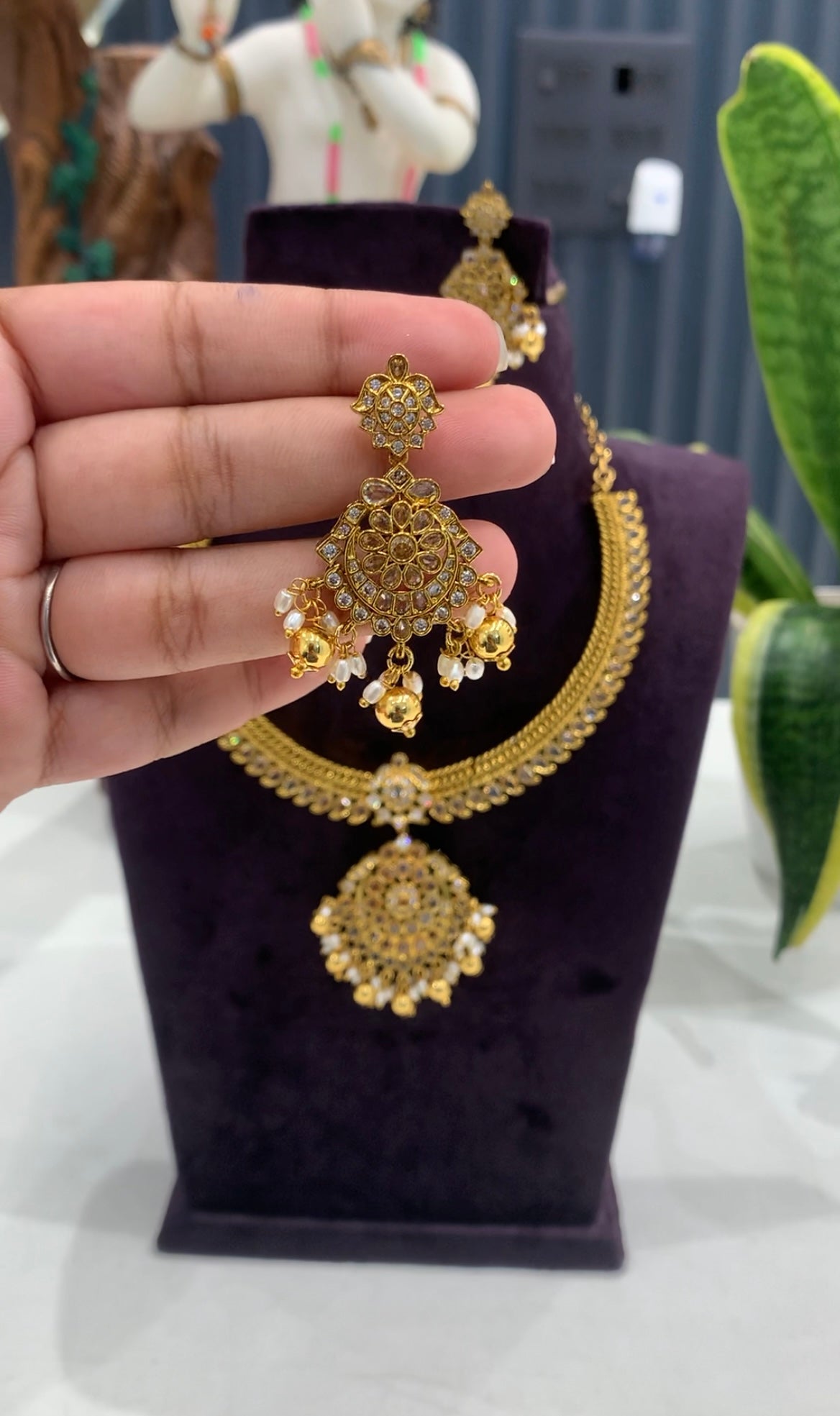 Beautiful uncut stones mango desing kanti model necklace with pushback earrings