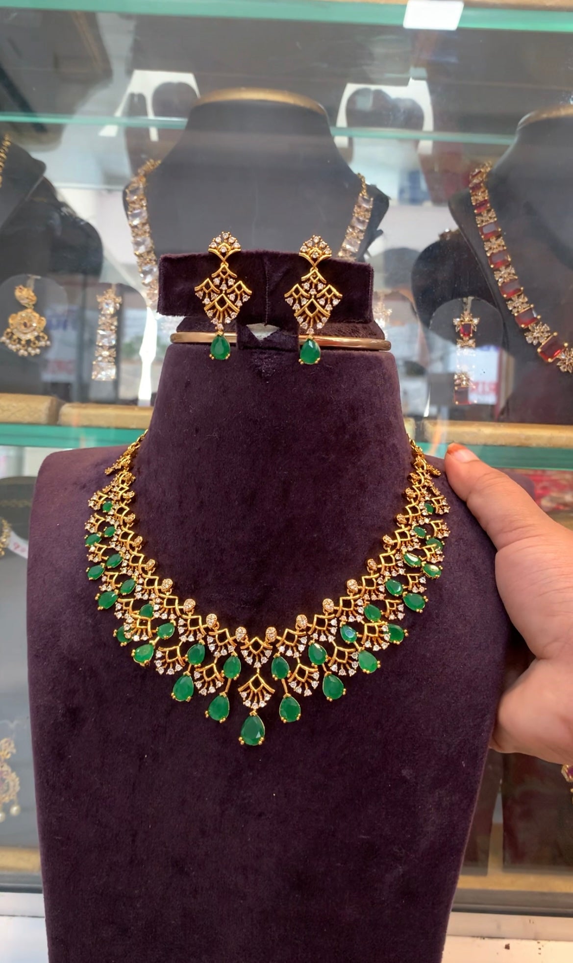 Beautiful green color CZ stones necklace with pushback earrings