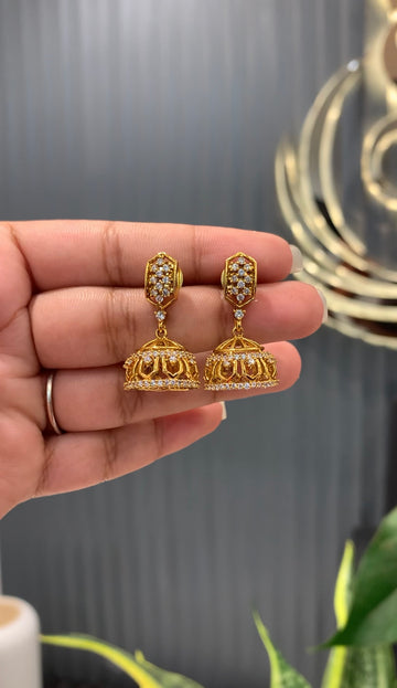 ( Prebokk mam 15-20 days) Beautiful Simle white stones jumkis with pushback