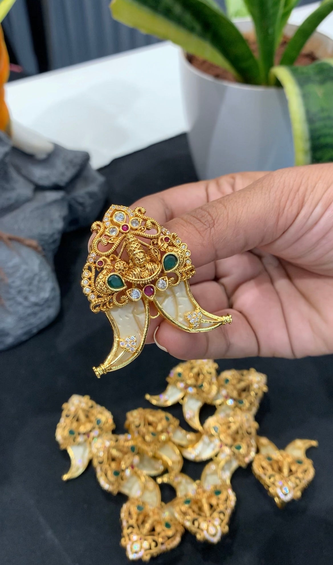 Beautiful balaji pendant tiger nail with backhook