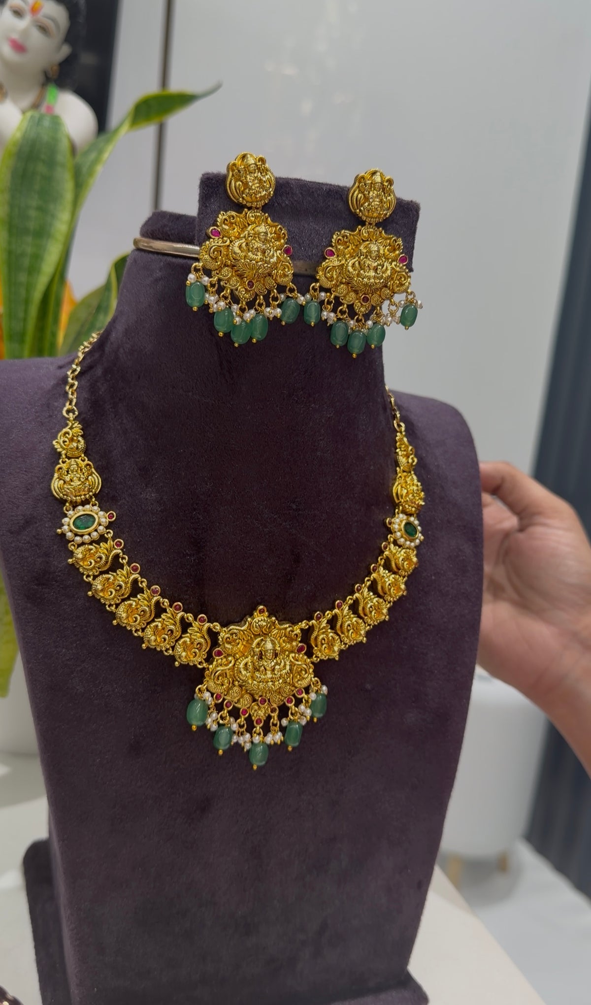 Beautiful jadau kundhan & Lakshmi devi necklace with pushback earrings