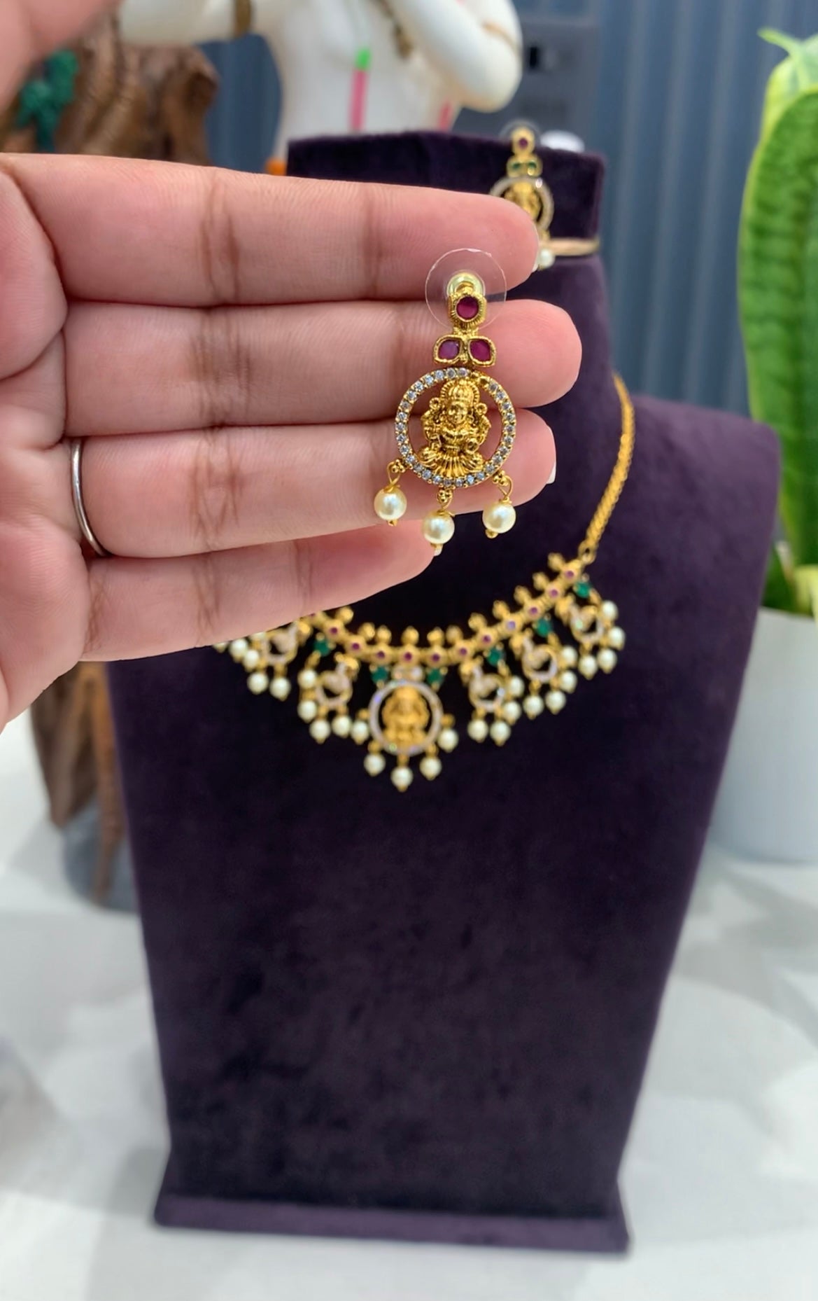 Beautiful pota stone peacock design simple necklace set with pushback earrings