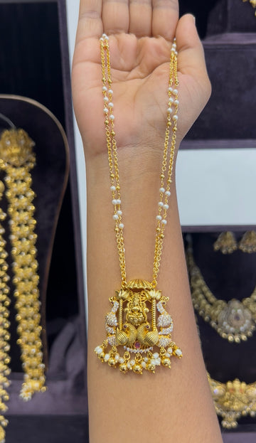 Beautiful Lakshmi devi pendant with handmaking chandraharam & pearls chain 18 inchs long