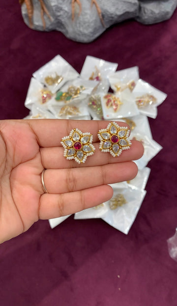 Beautiful earrings with pushback