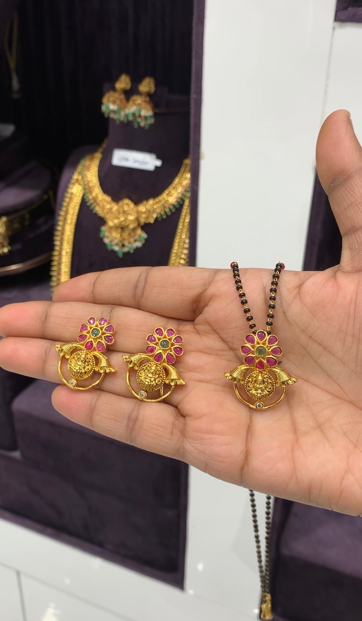 Beautiful pota stone pendant set with blackbeads chain 18 inchs long