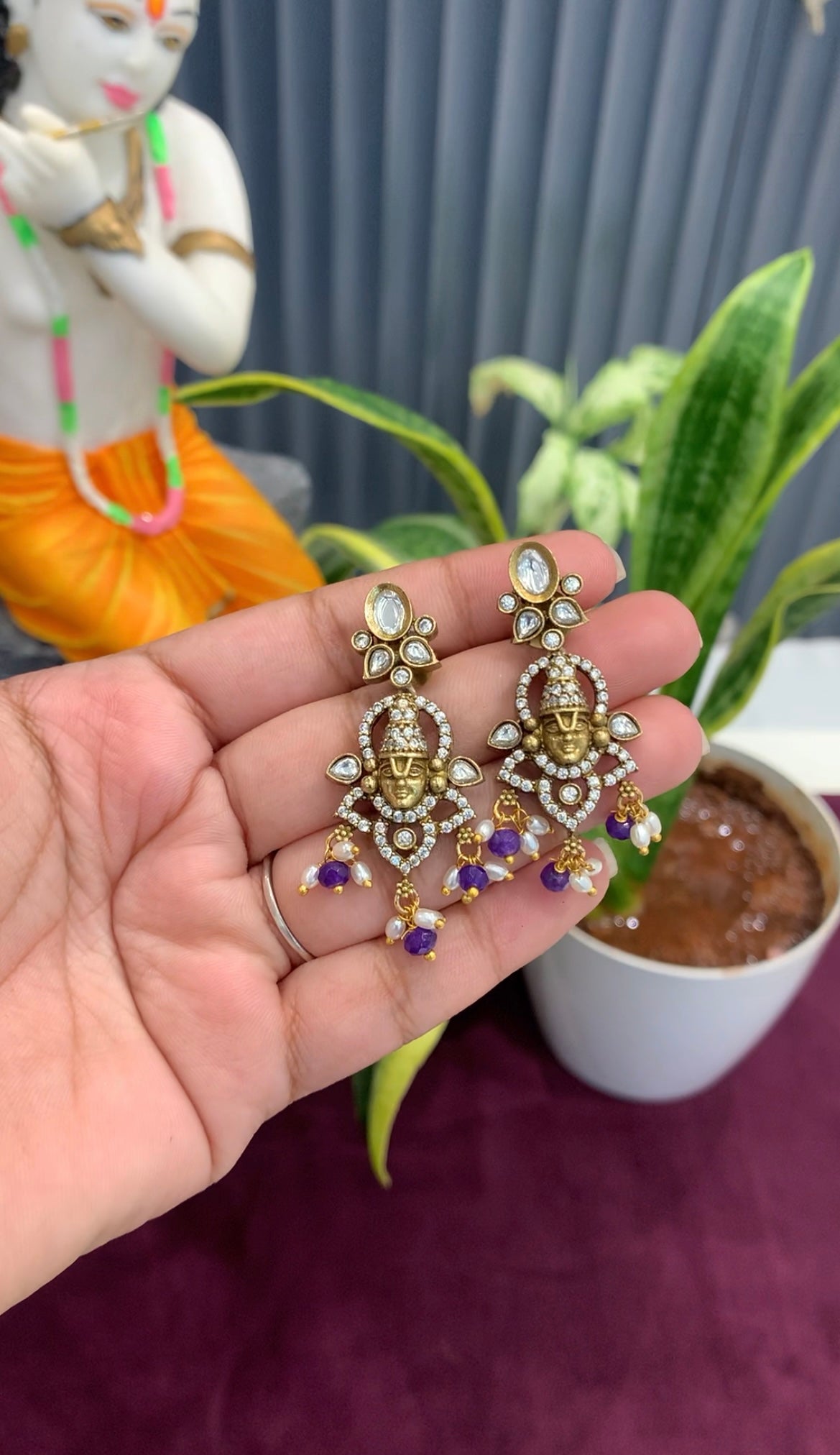 Beautiful Victoria polish necklace set with pushback earrings