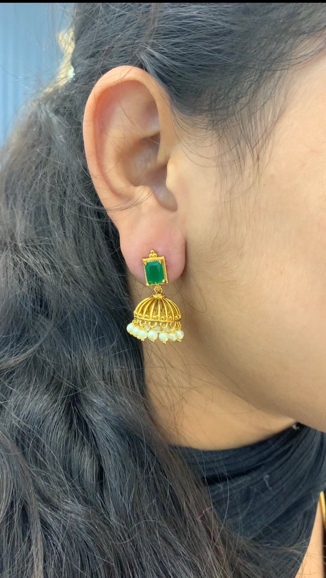 Beautiful green stone pushback jumkis with pearls finishing