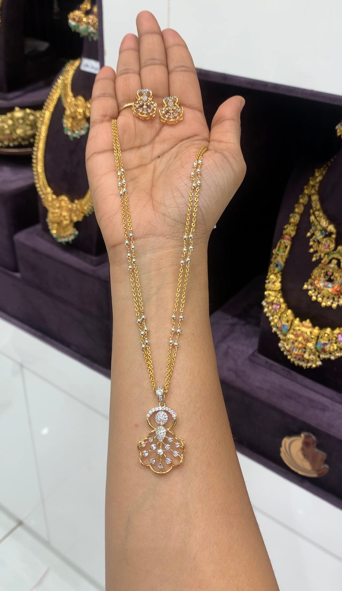 Beautiful white stones pendant set with handmaking chandraharam chain 18 inchs lo g