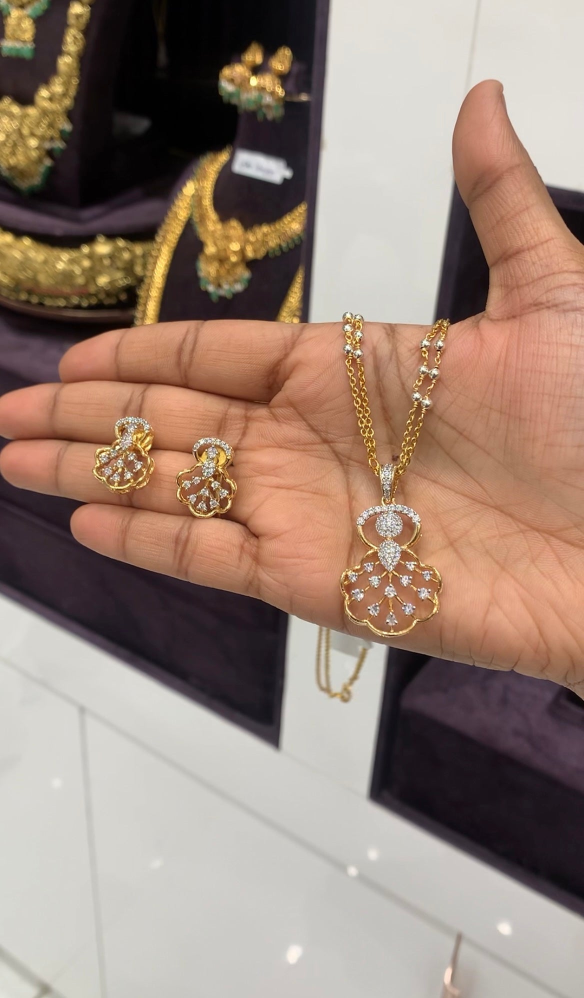 Beautiful white stones pendant set with handmaking chandraharam chain 18 inchs lo g
