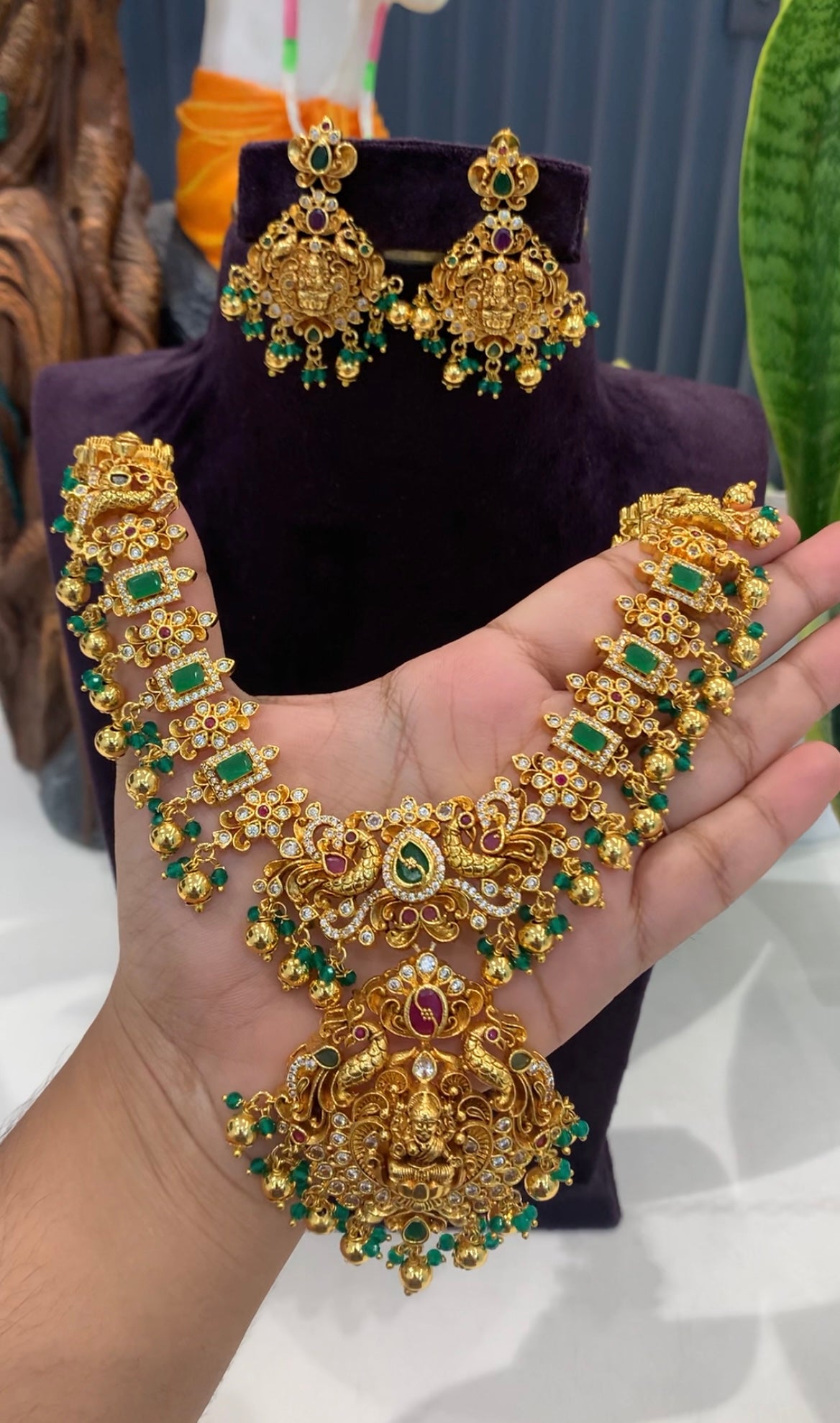 Beautiful green color CZ stones necklace with screwback earrings