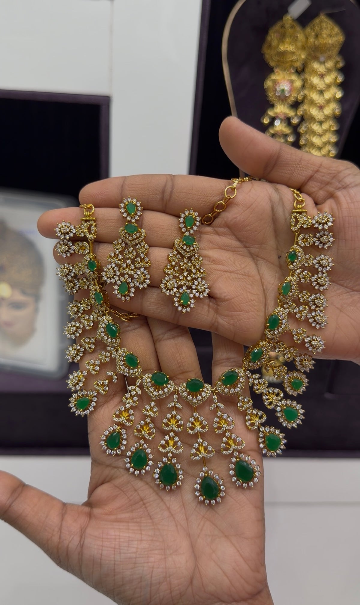 Beautiful heavy Victoria polish necklace with pushback earrings