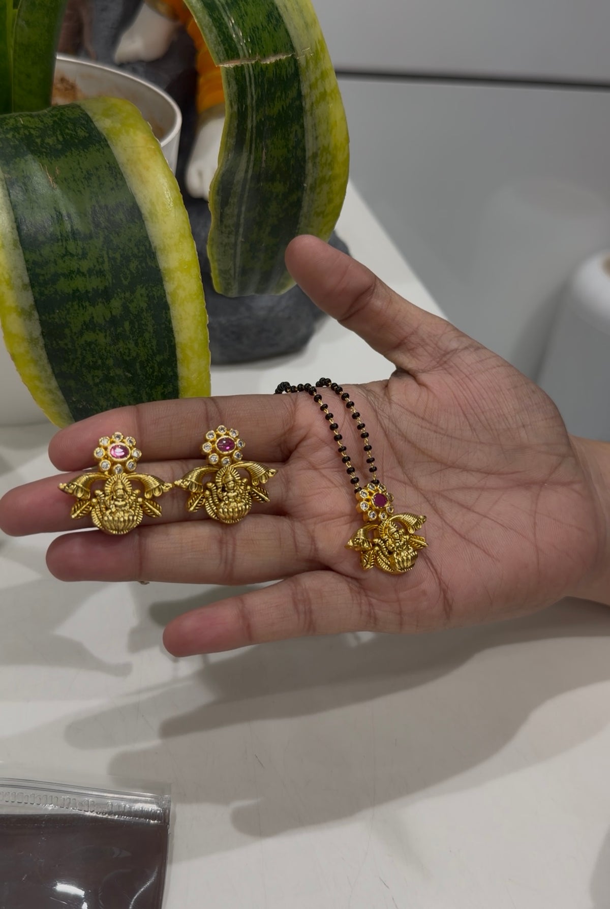 Beautiful Lakshmi devi pendant set blackbeads chain 18 inchs long