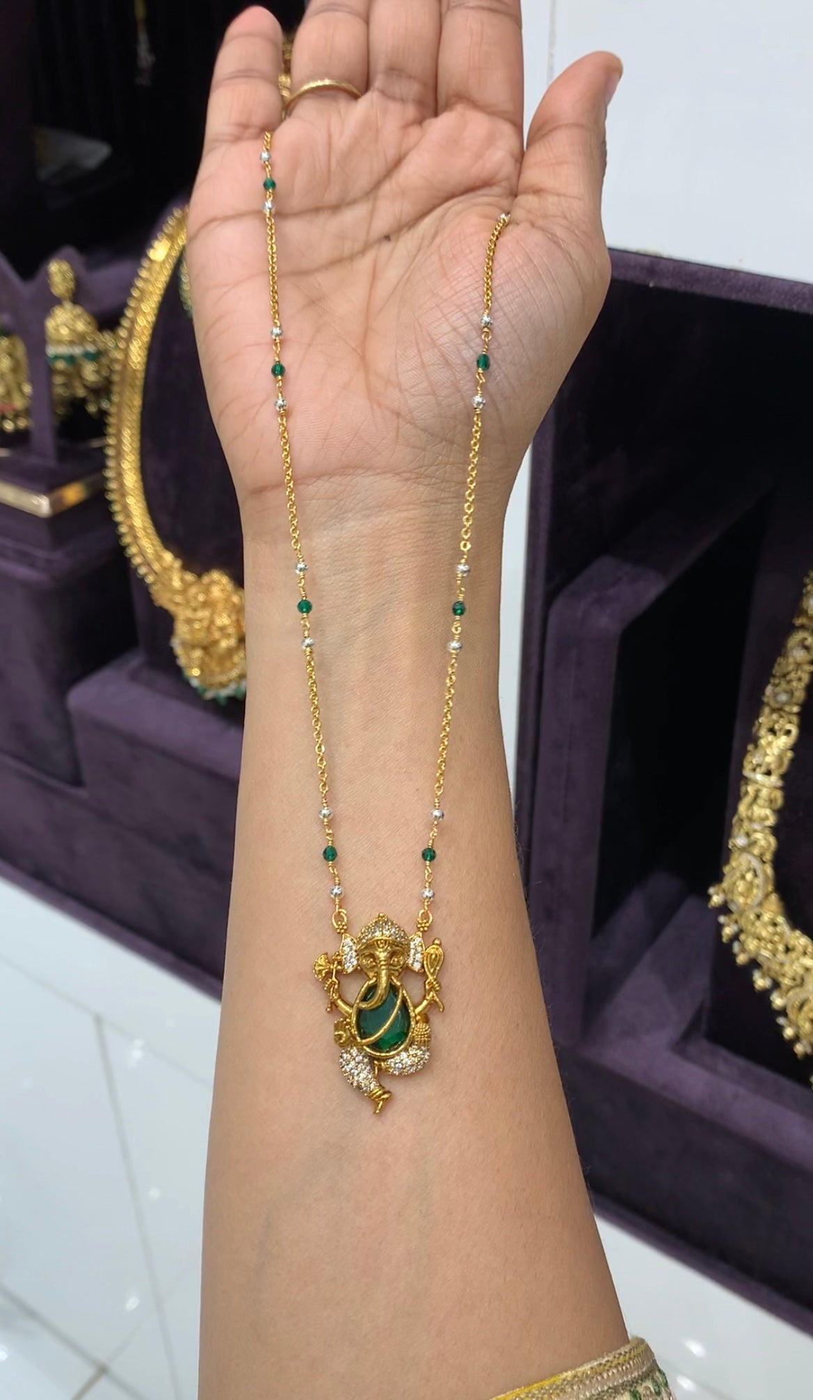 Beautiful ganesh pendent with handmaking chandraharam chain 18 inchs long