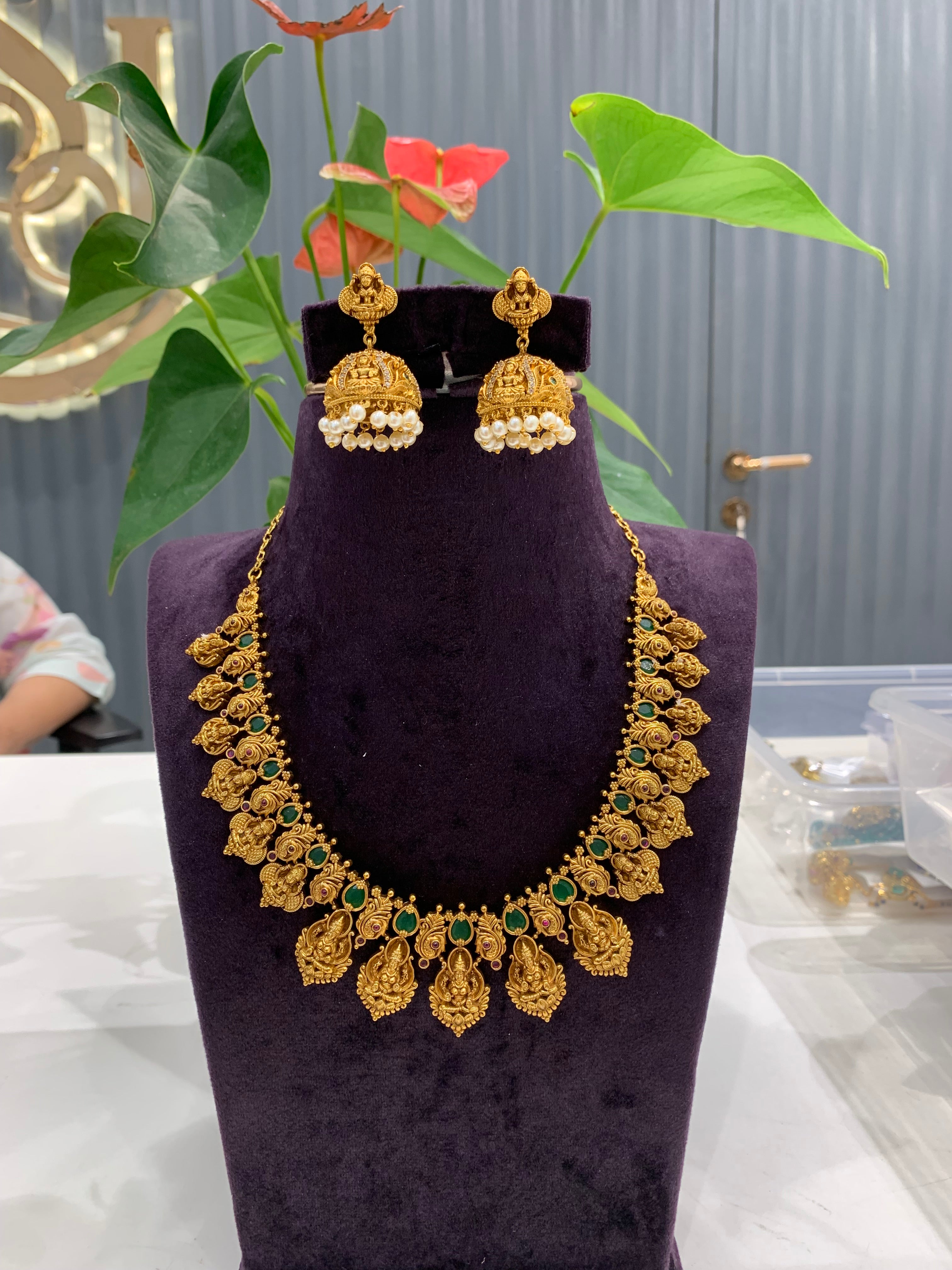 Beautiful green stone kasula necklace