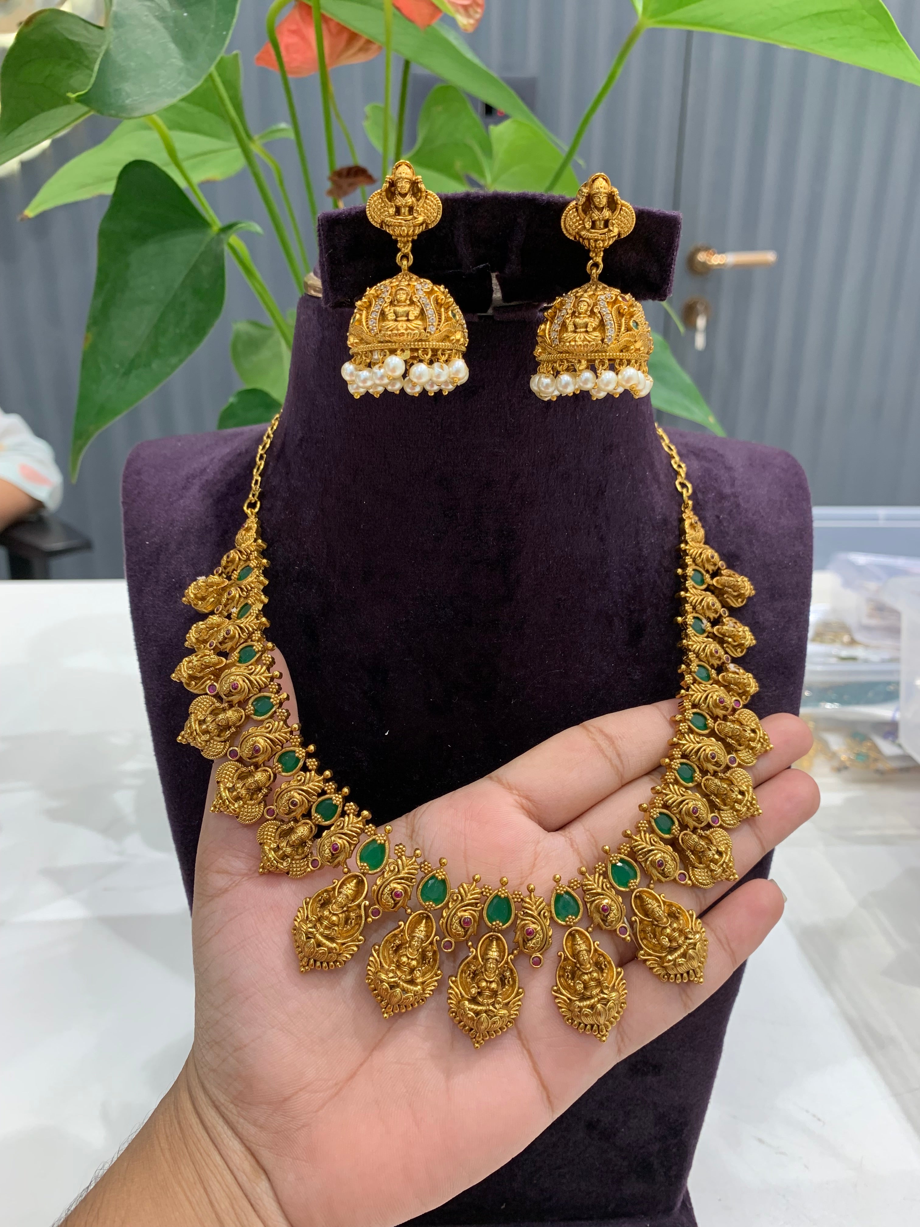 Beautiful green stone kasula necklace