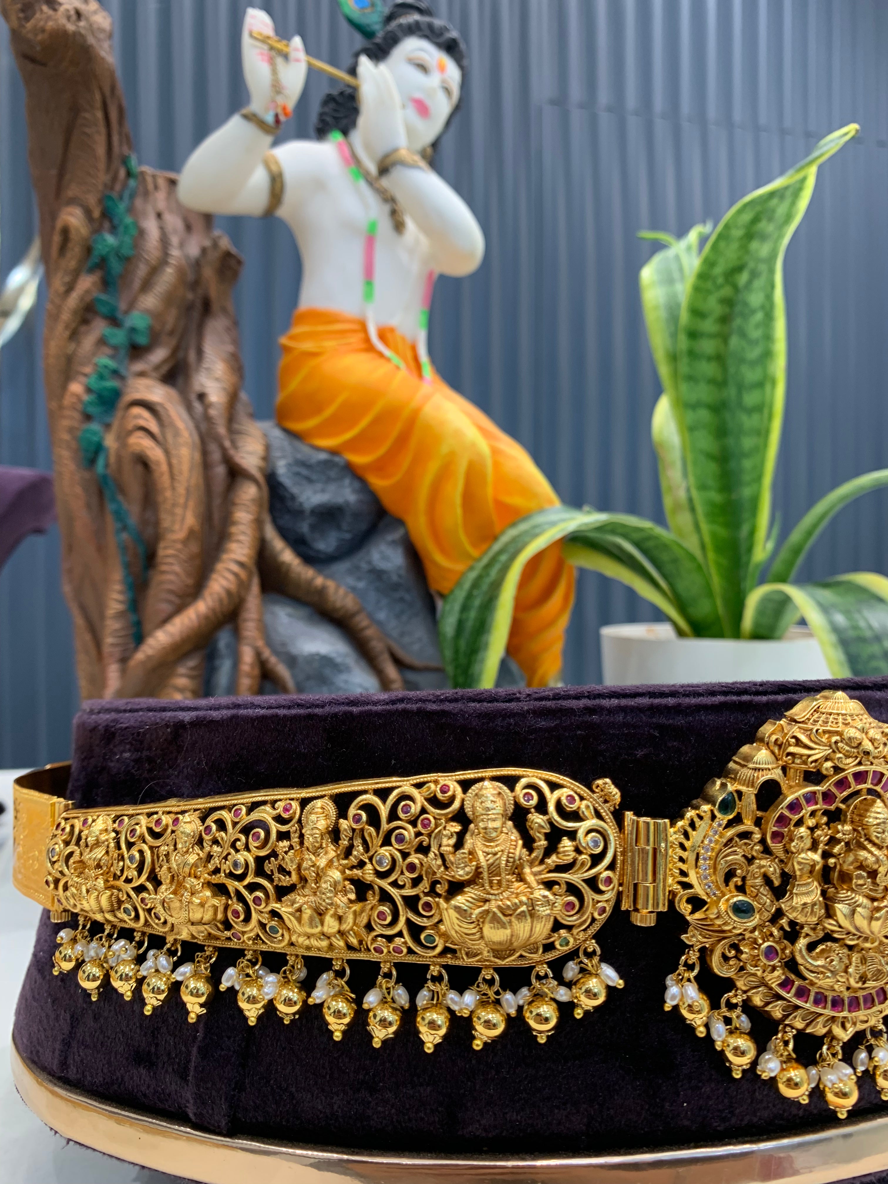 Beautiful pota stone & Lakshmi devi bits adult vaddanam with gold balls finishing