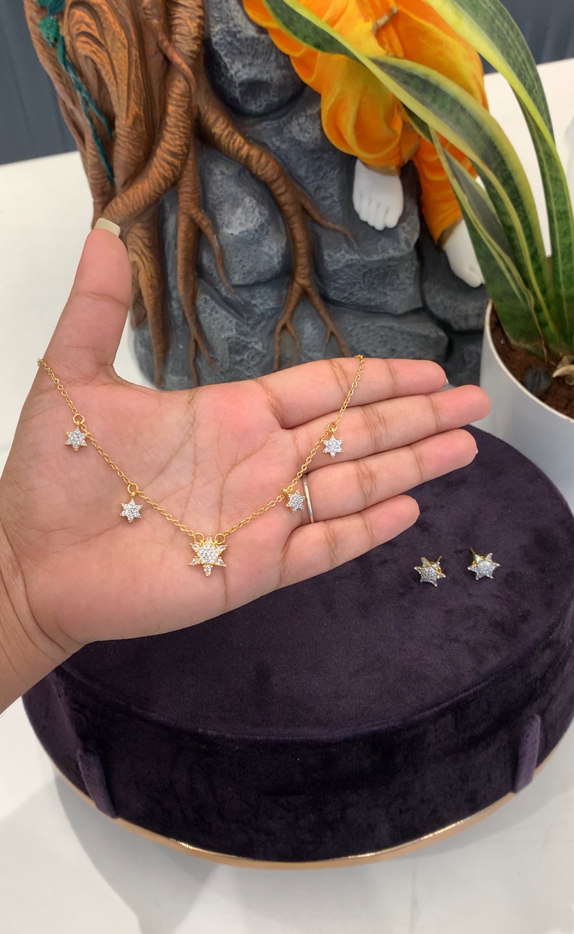 Beautiful simple chain with earrings