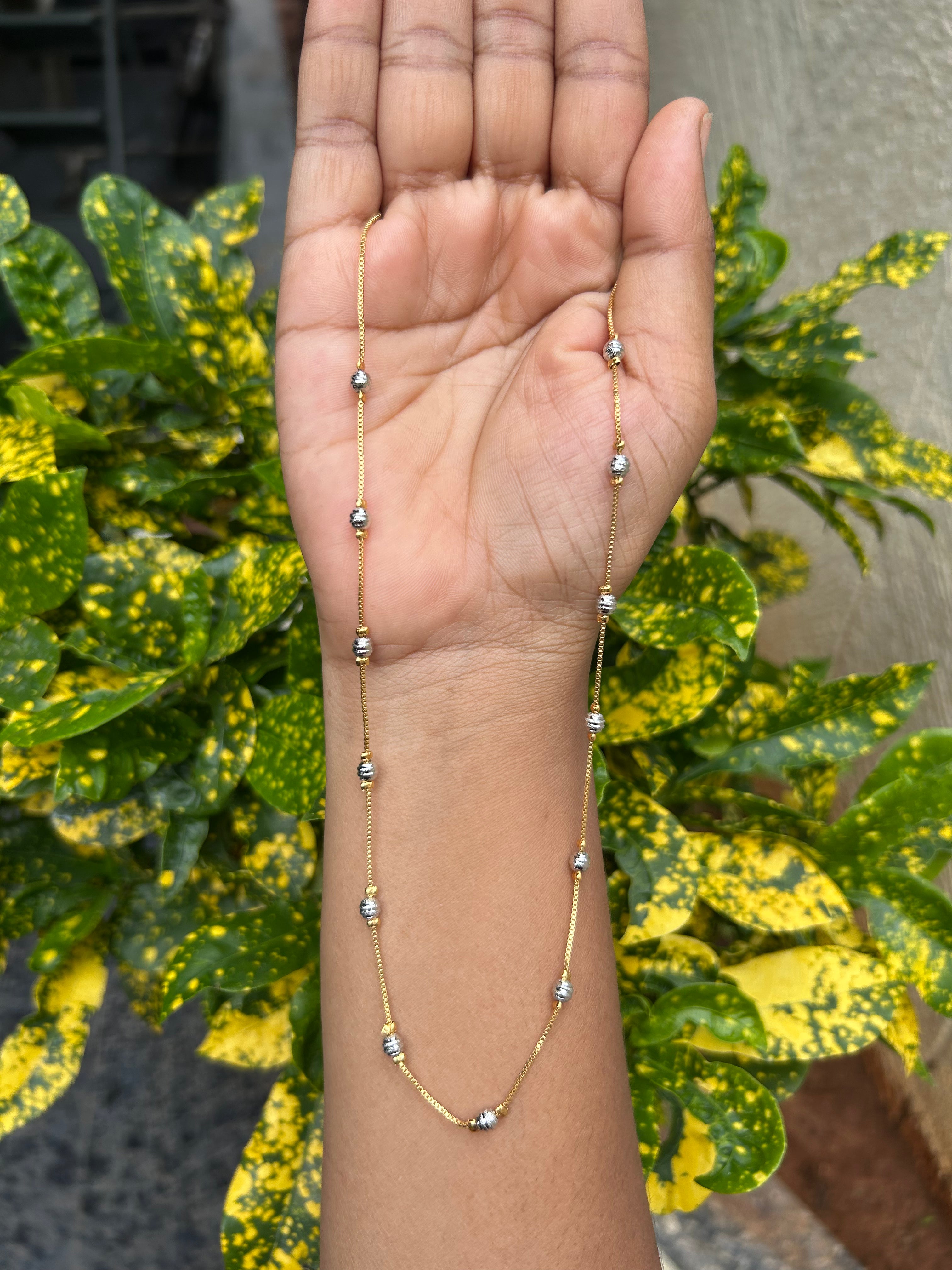 Beautiful silver balls chain 18 inchs long