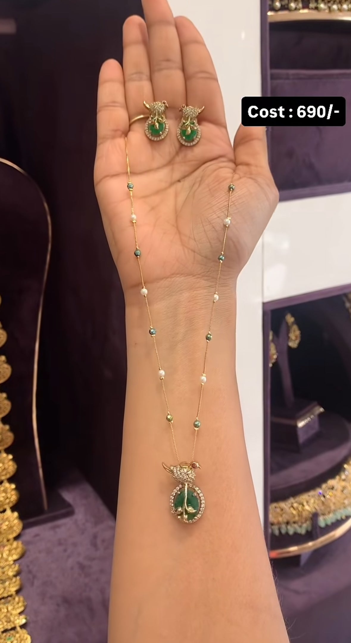 Beautiful Pendant with fancy chain 18 inchs