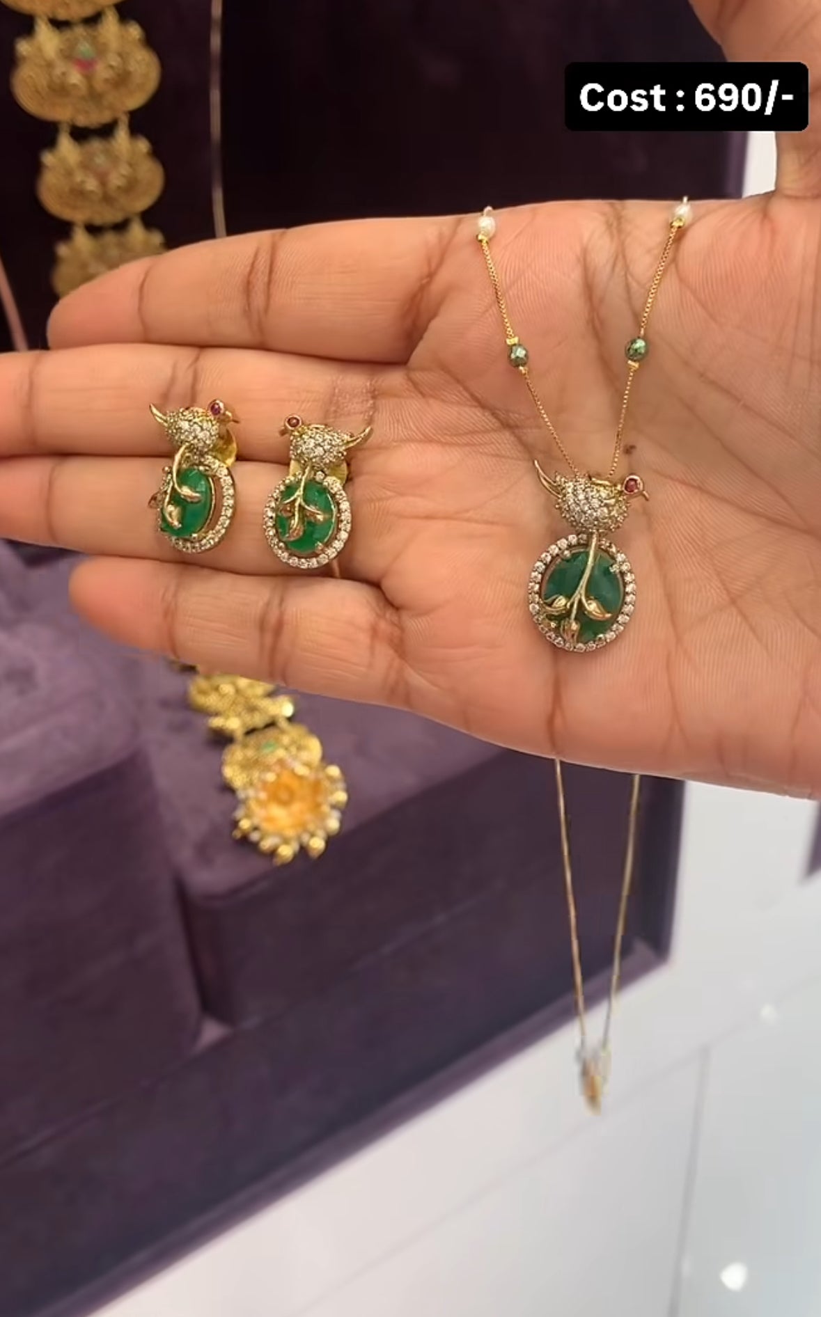Beautiful Pendant with fancy chain 18 inchs