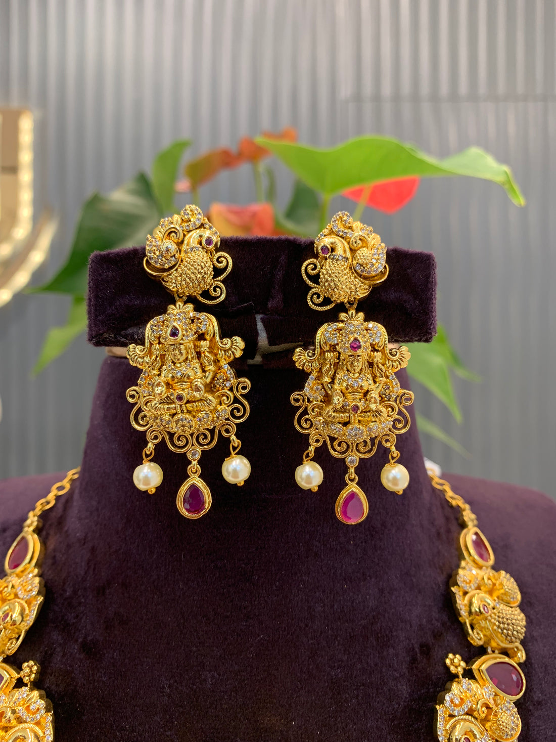 Beautiful nakshi model necklace with pushback earrings