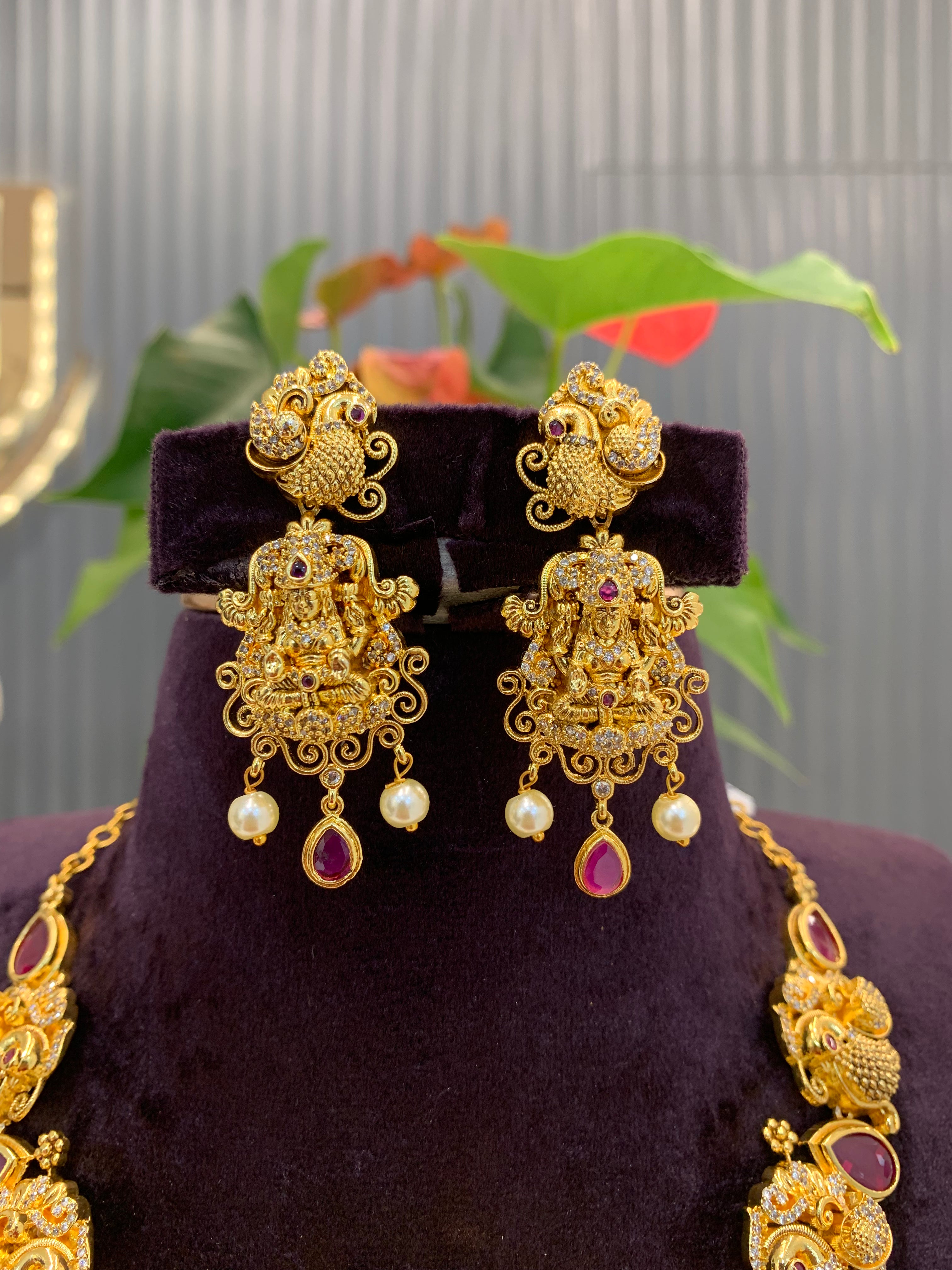 Beautiful nakshi model necklace with pushback earrings