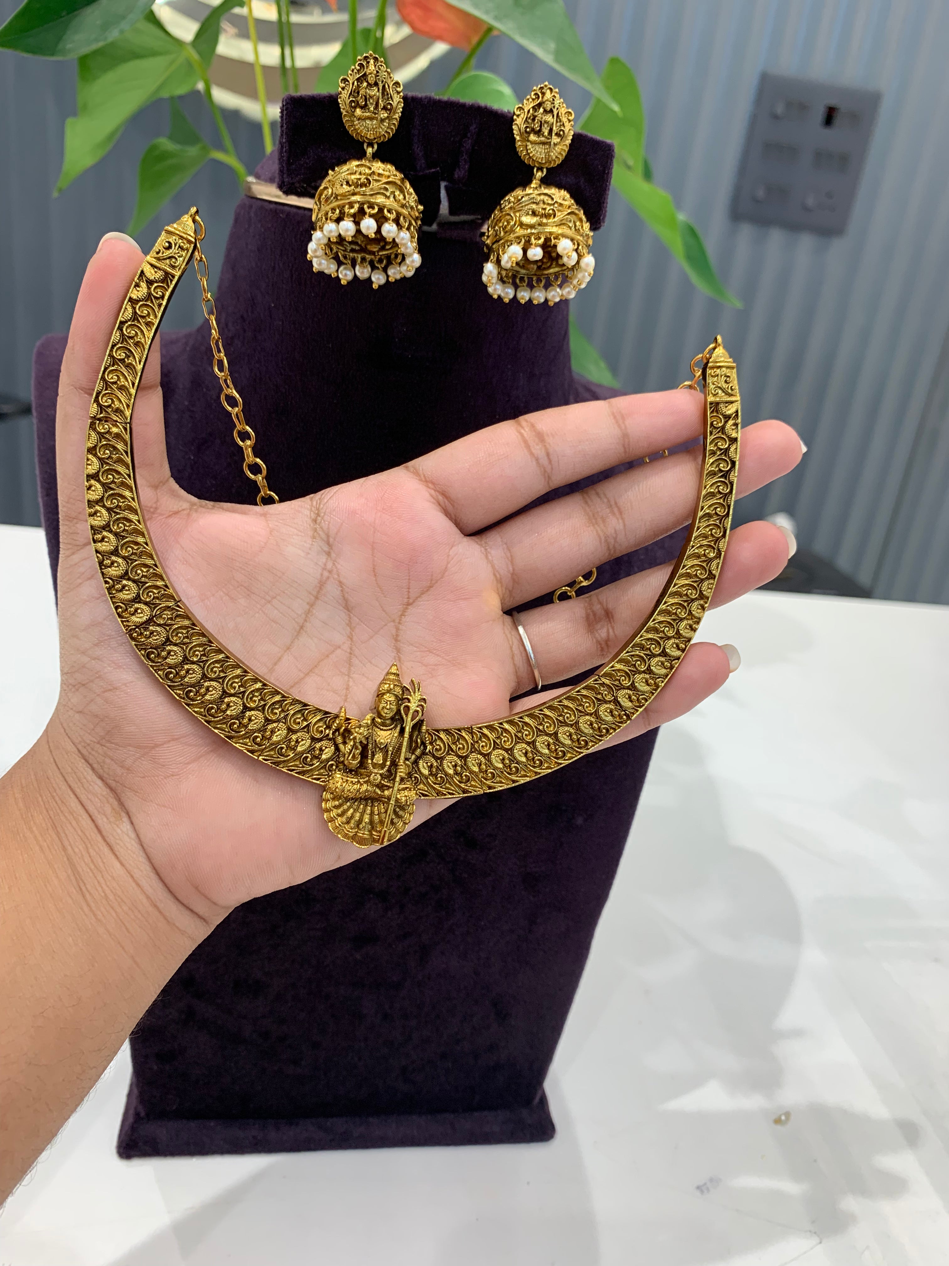 Beautiful Kanti necklace with pushback jumkis