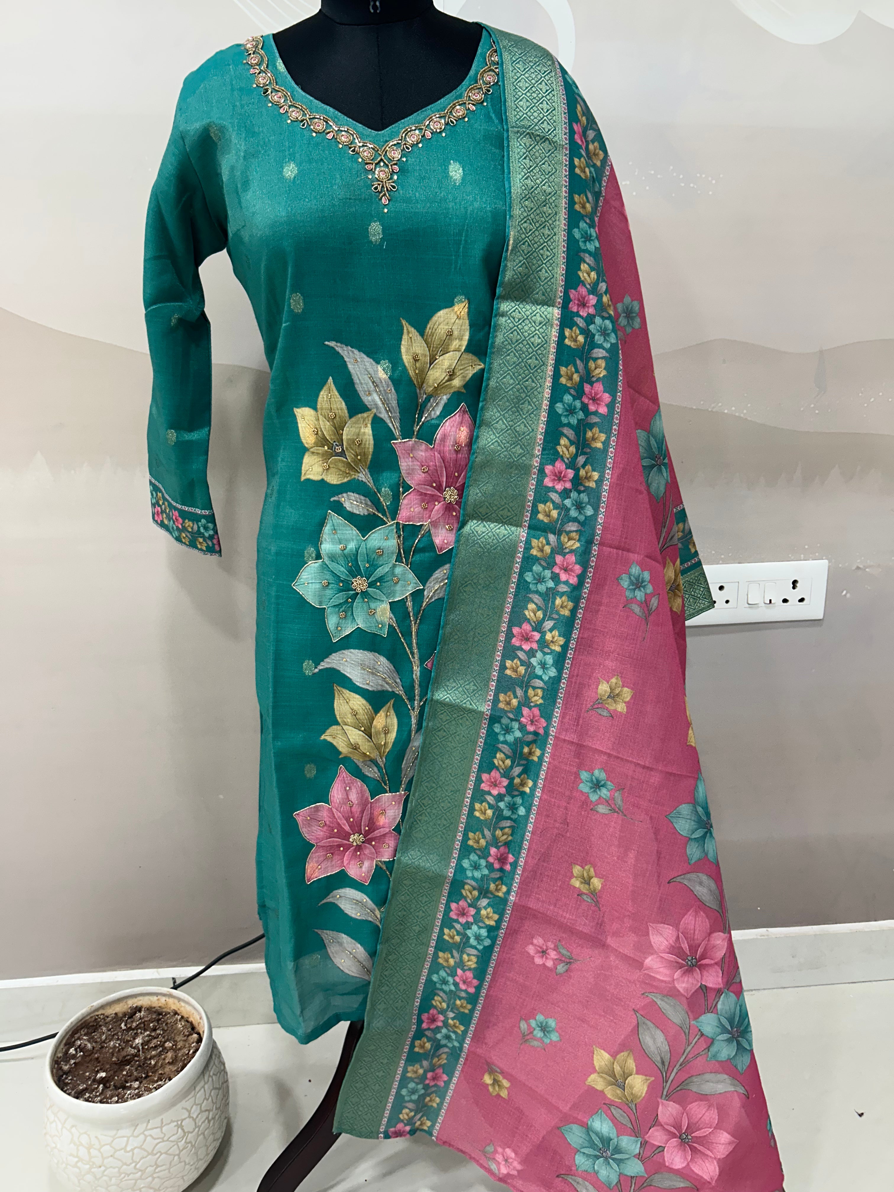Banaras straight cut 3-piece set