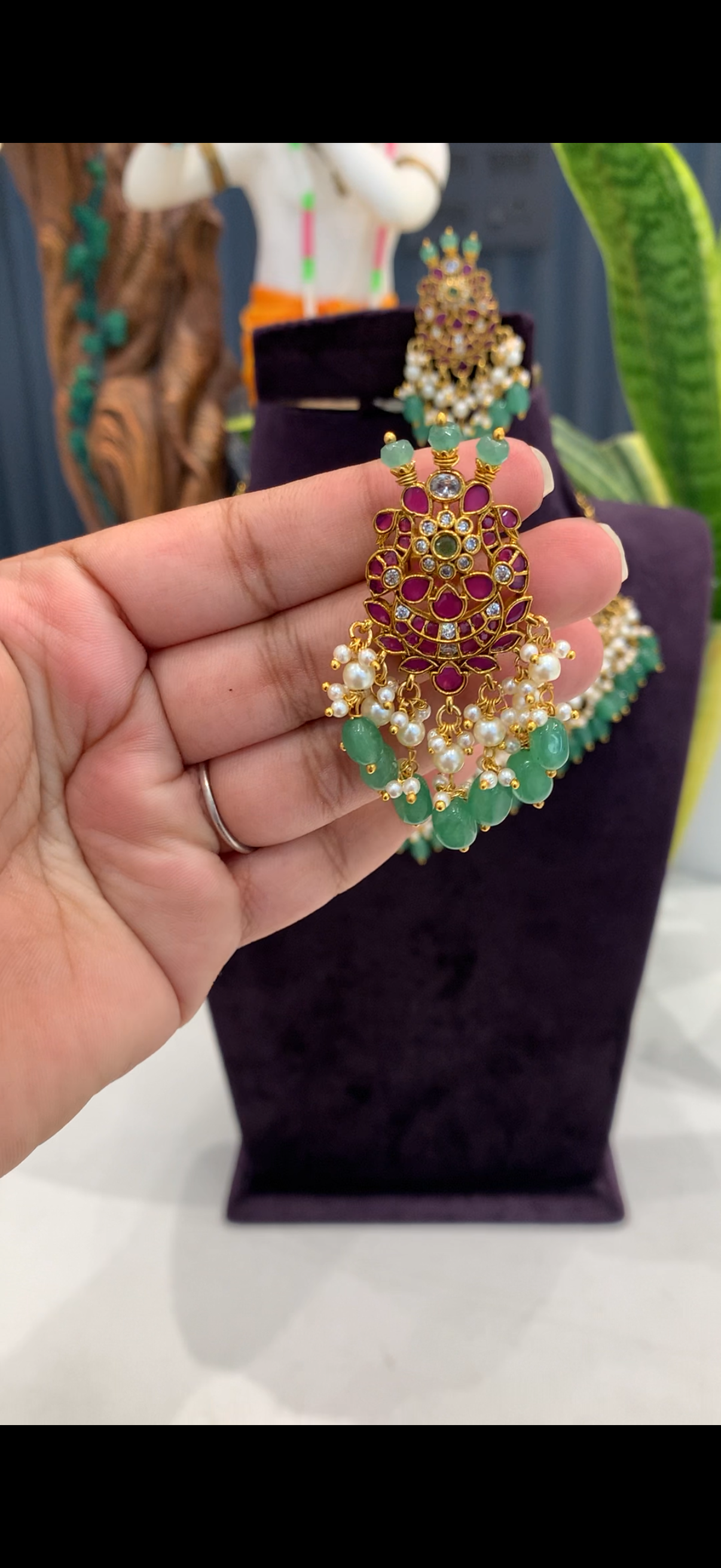 Beautiful necklace uncut  Kundan stone with pushback earrings