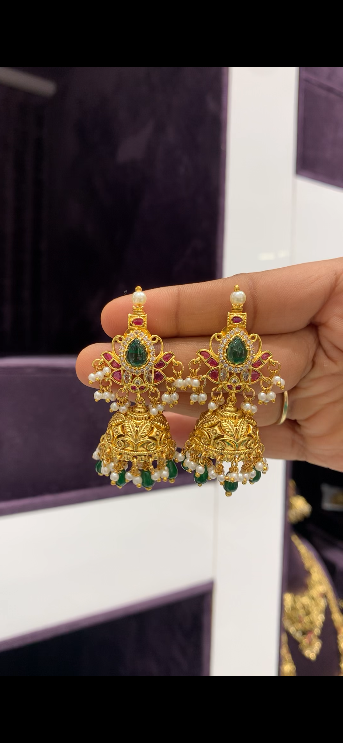 Beautiful pota stone jumkis with green beads