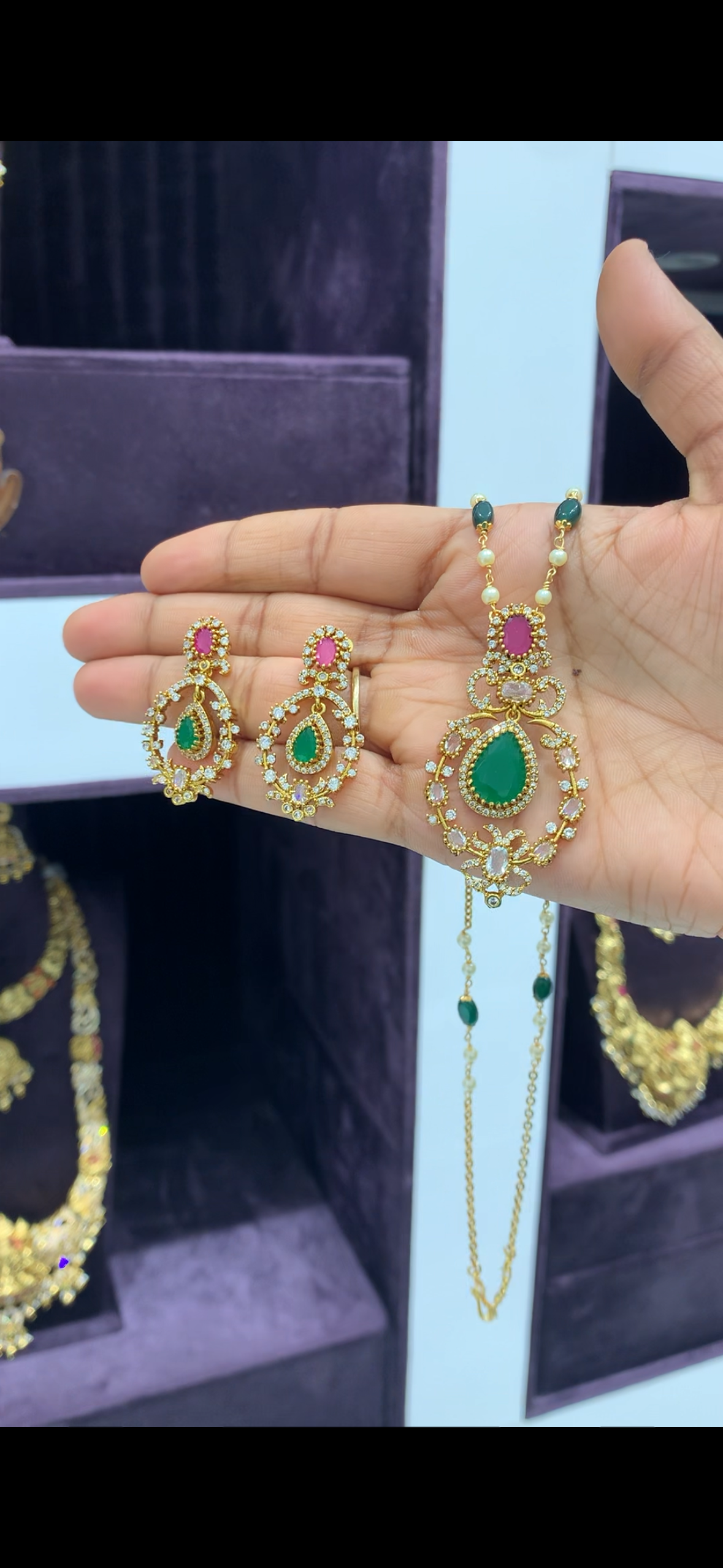 Beautiful uncut stone pendant set with hand making chain 18 inchs long