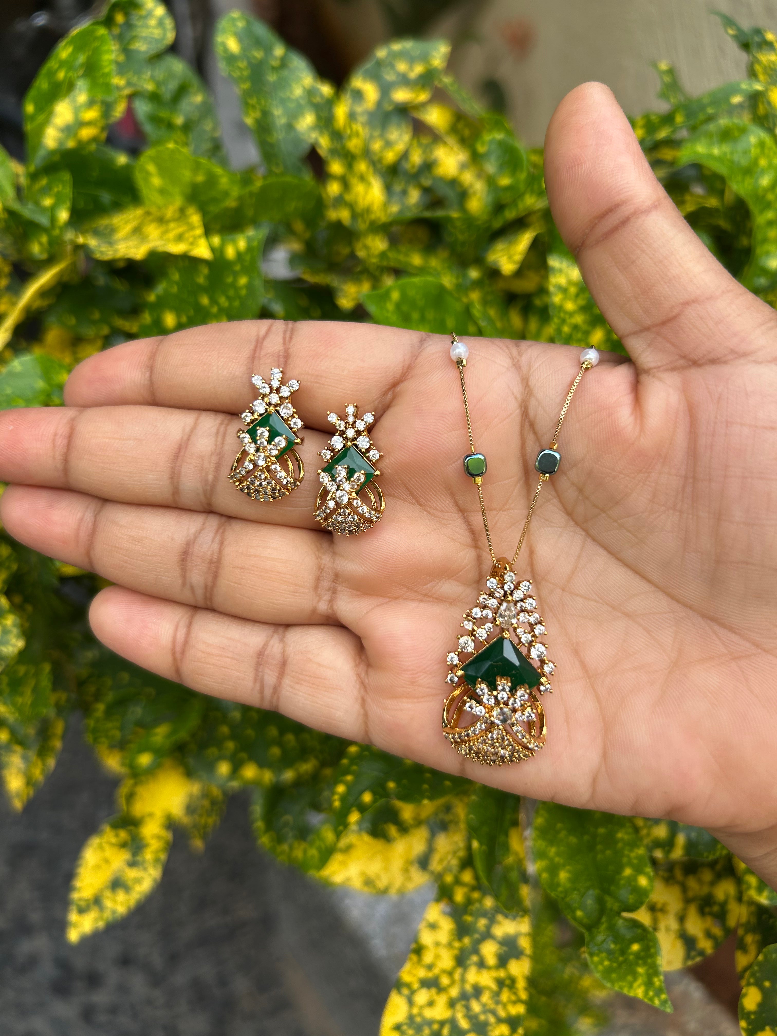 Beautiful green stone pendant set with fancy chain 18 inchs long