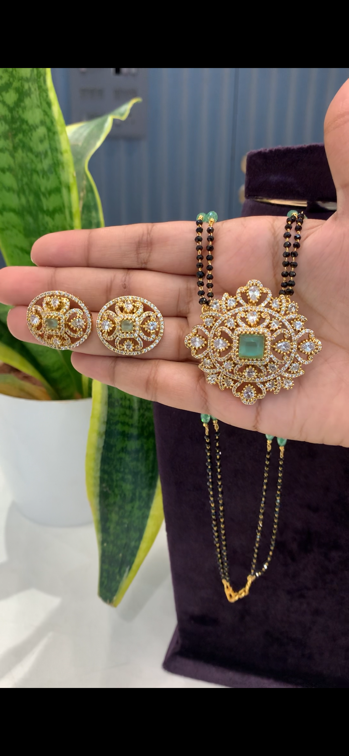 Beautiful Victoria polish pendant set with hand making black beads chain 18 inchs