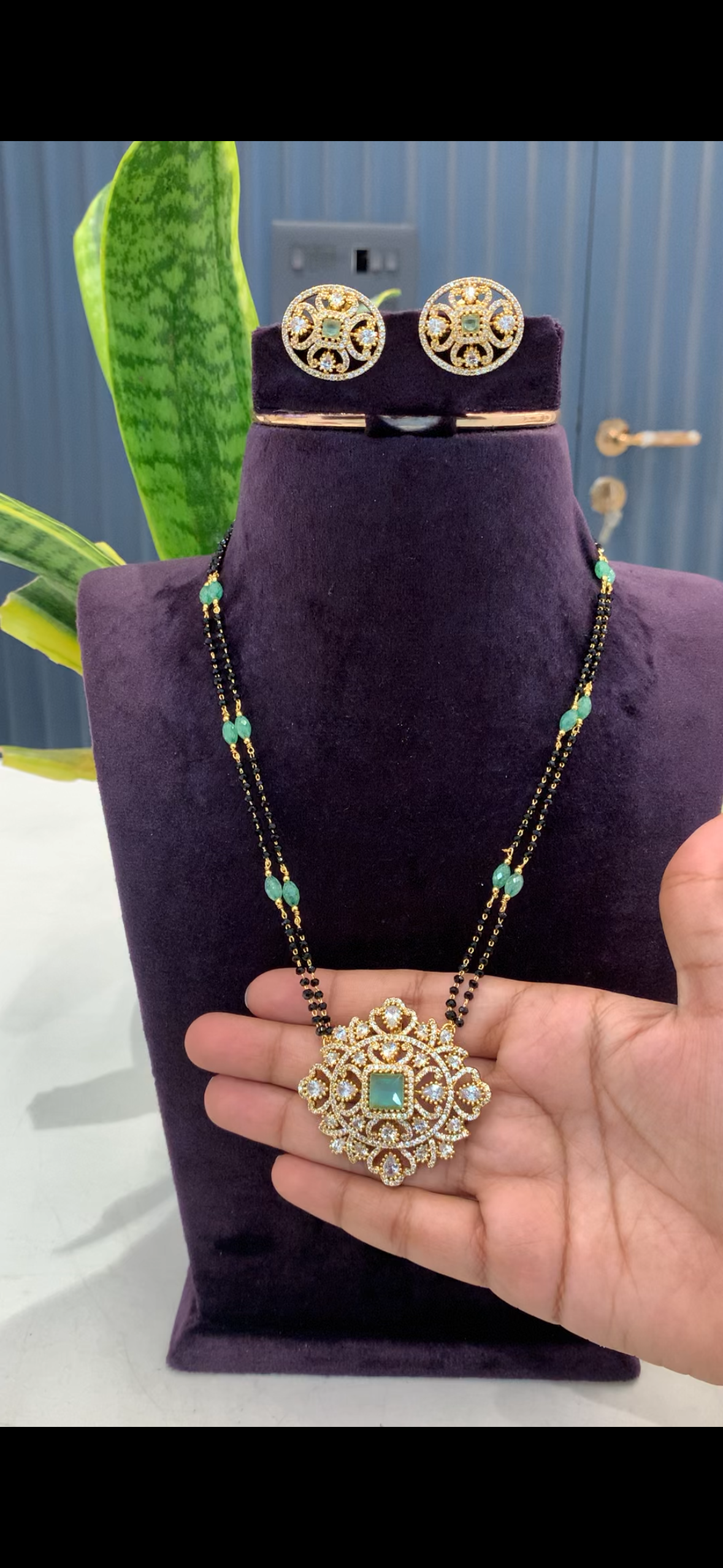 Beautiful Victoria polish pendant set with hand making black beads chain 18 inchs