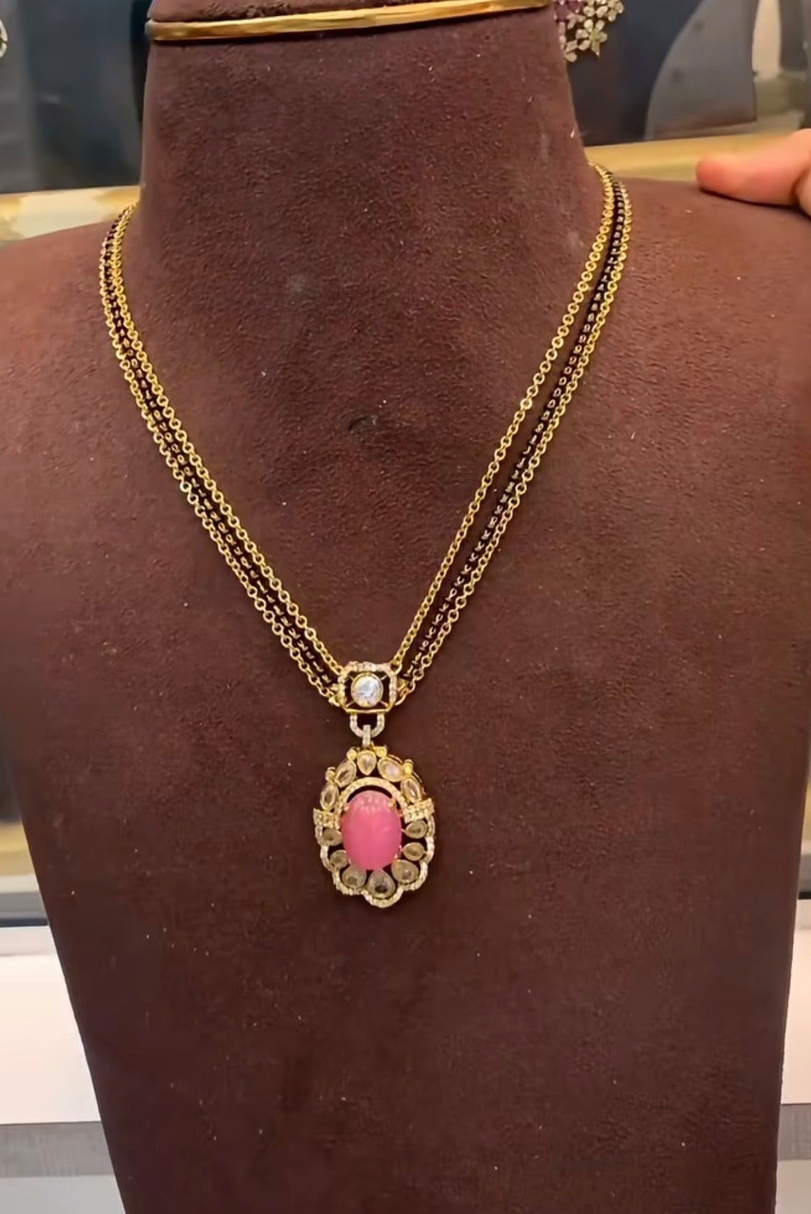 Beautiful uncut stone pendant with Blackbeads and Chandraharam handmaking chain 18 inchs long