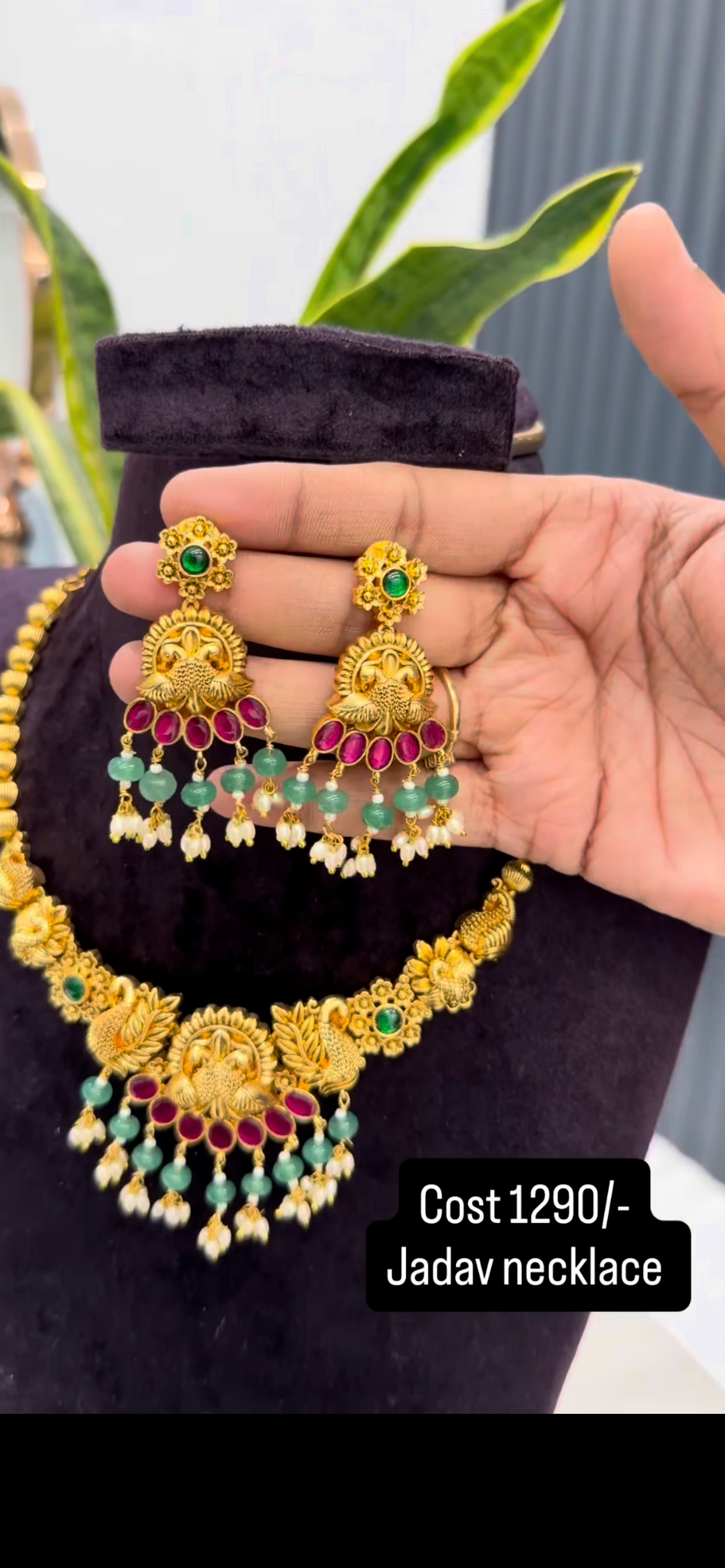 Beautiful Jadav necklace with pushback earrings