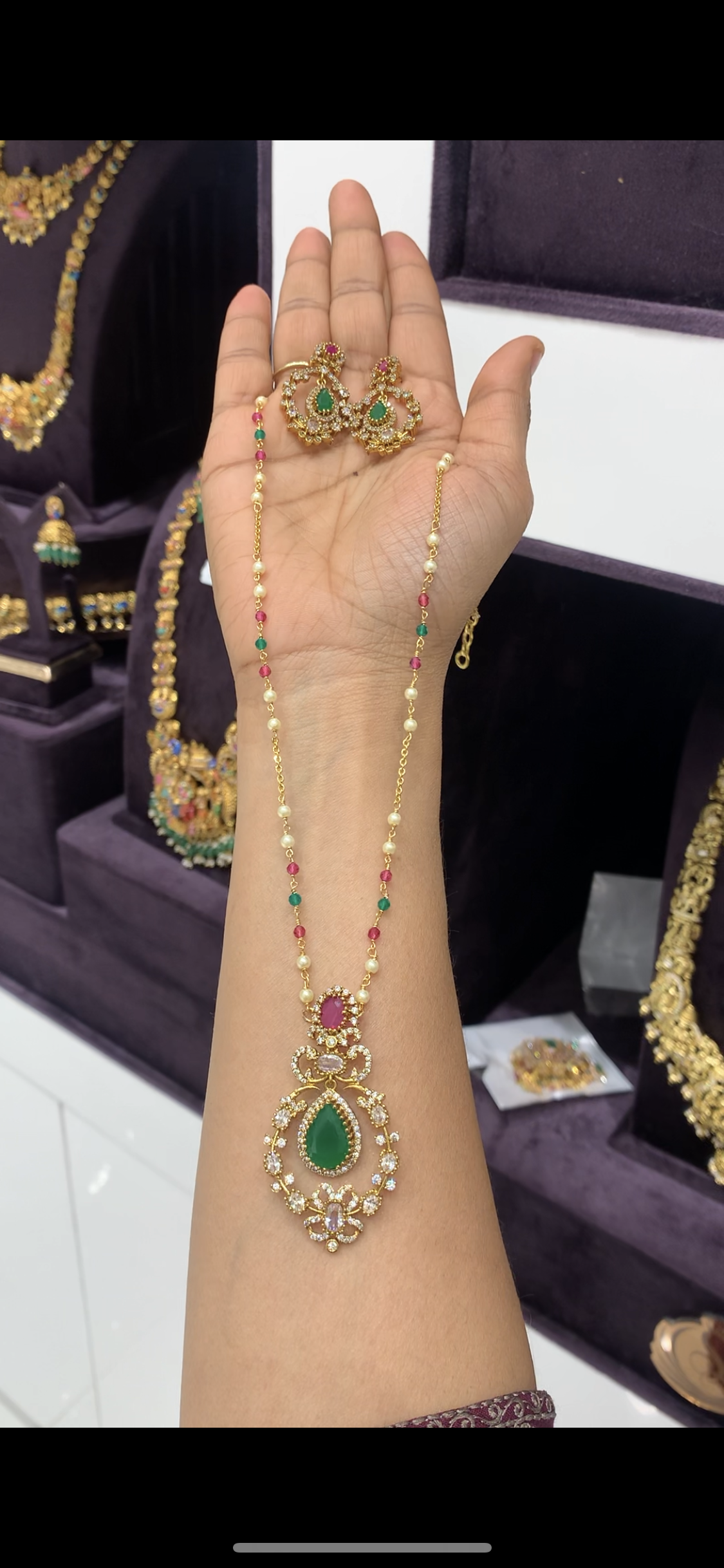 Beautiful pendant set with handmaking beads chain 18 inch long