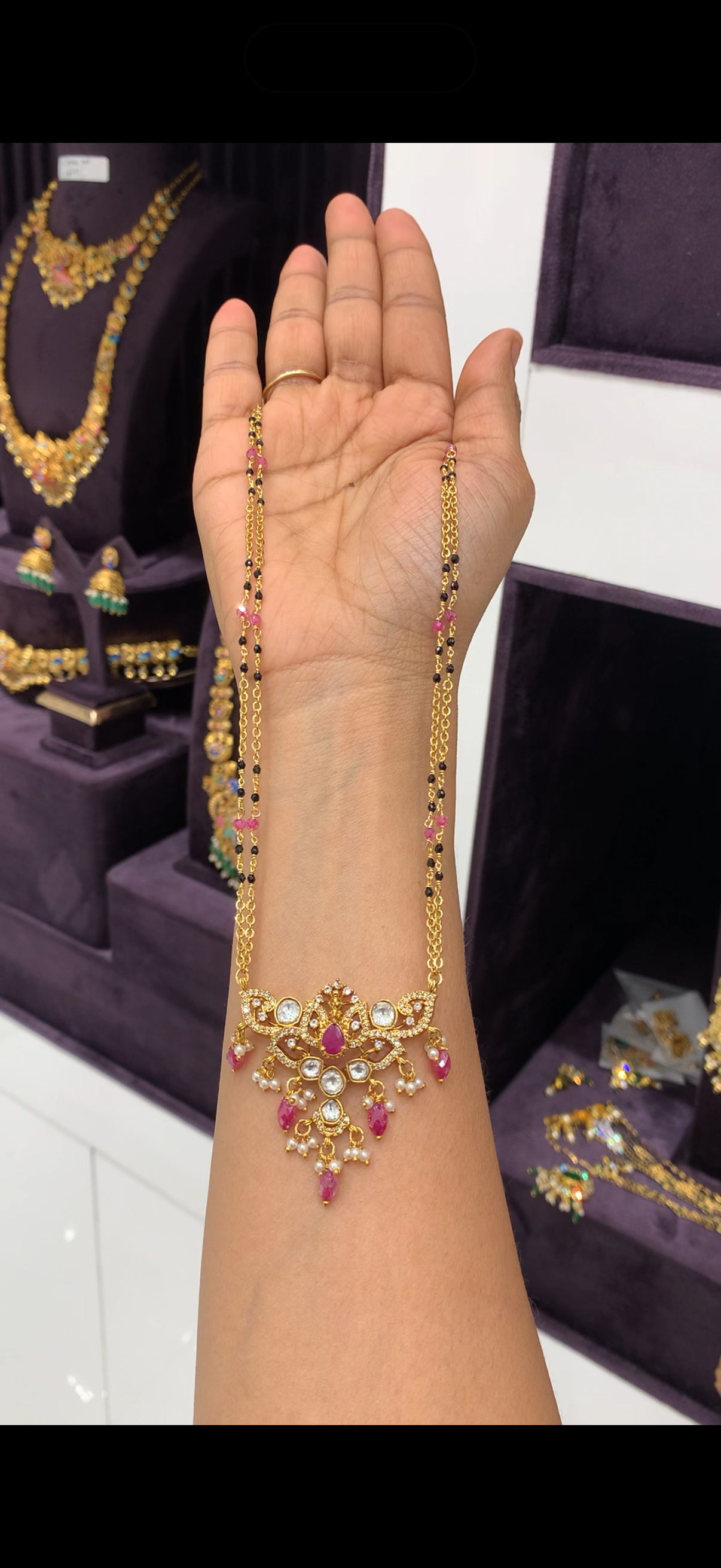 Beautiful kundhan stones pendant with handmaking Chandraharam and crystal beads chain 18 inchs long