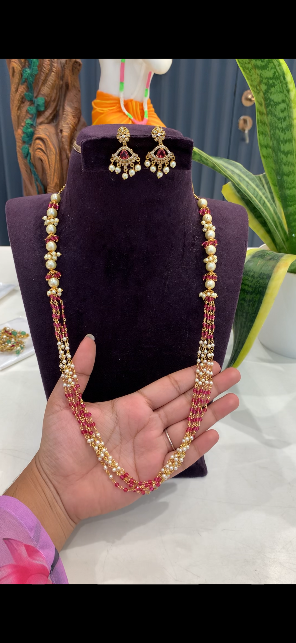 Beautiful handmaking pearls chain 24 inchs long with pushback earrings