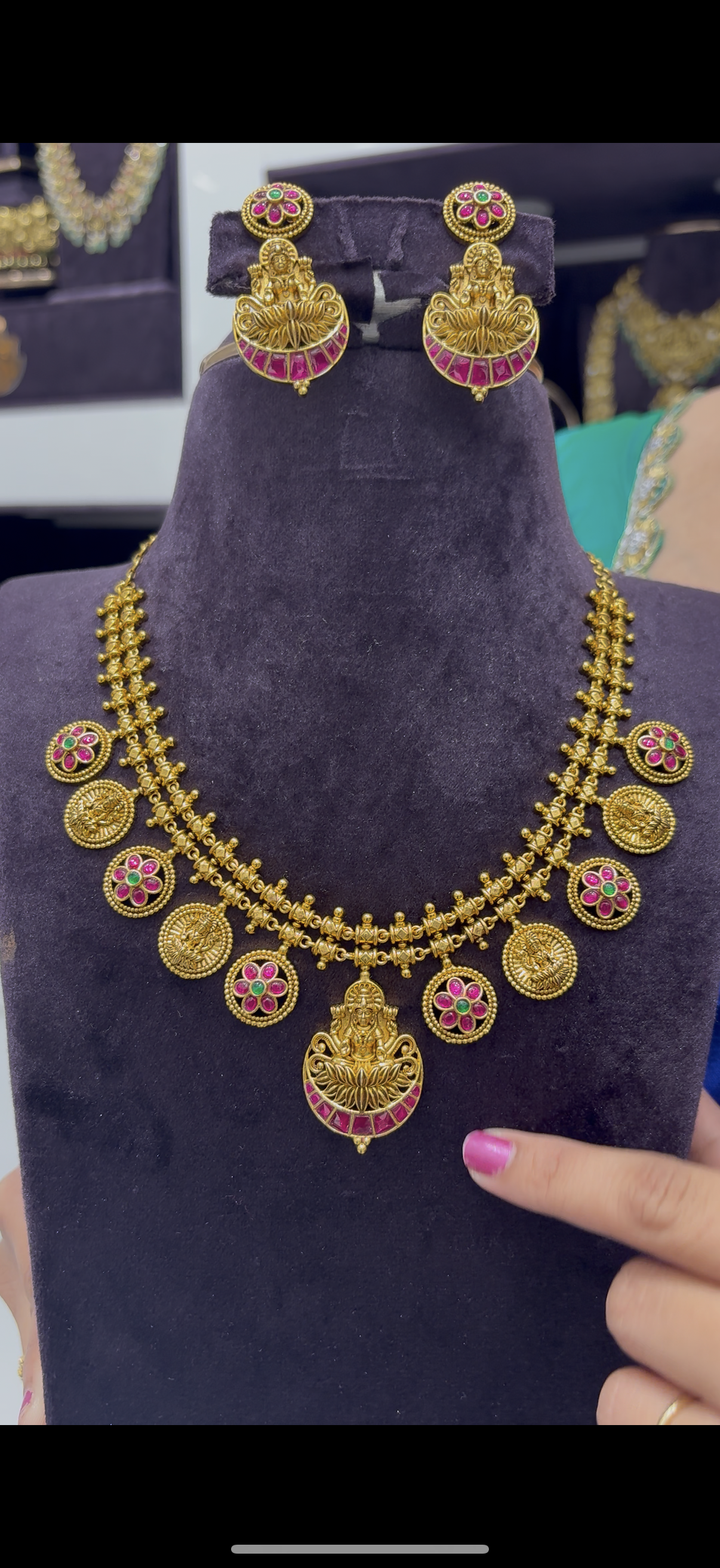 Beautiful Jadav stone kasulu model necklace with pushback earrings