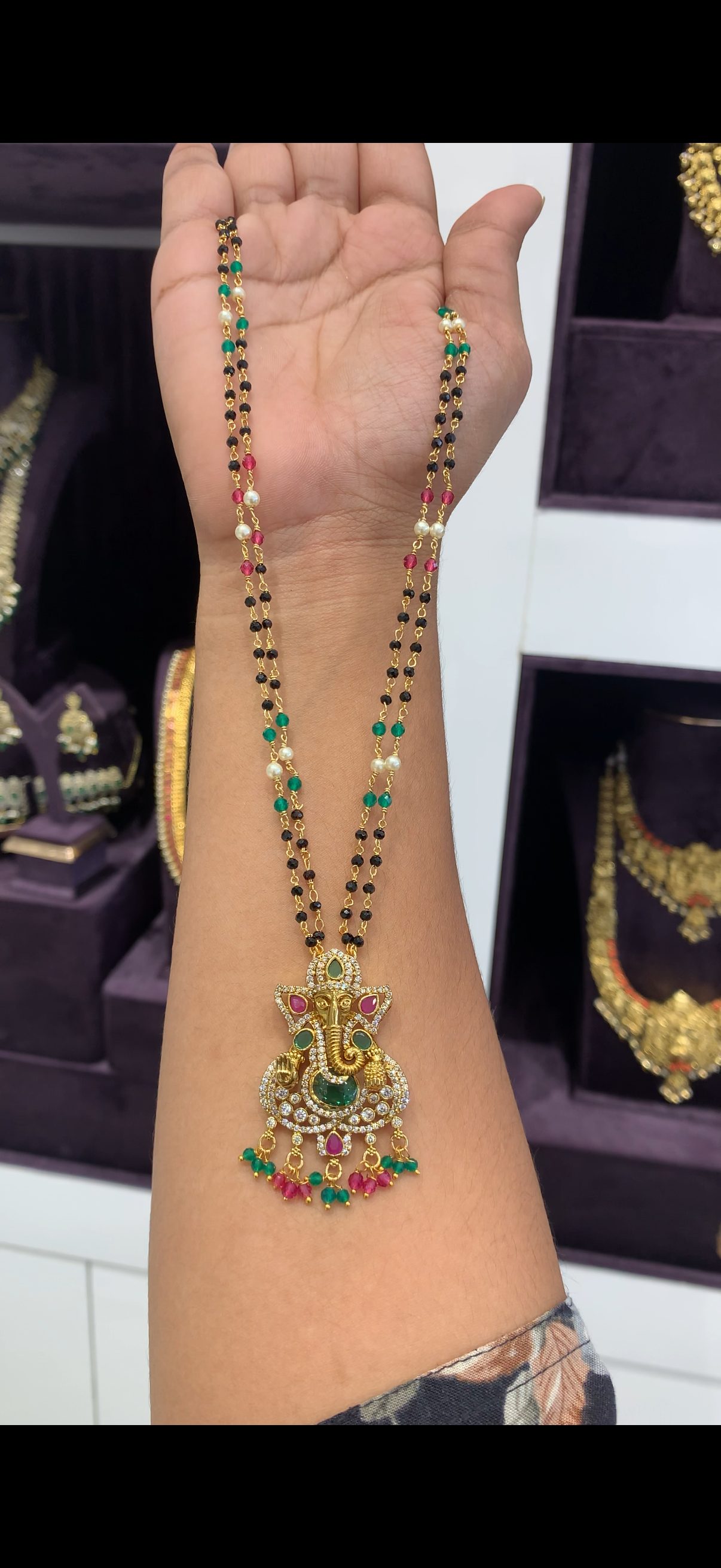 Beautiful Ganesh pendant with handmaking crystal beads chain 18 inchs long