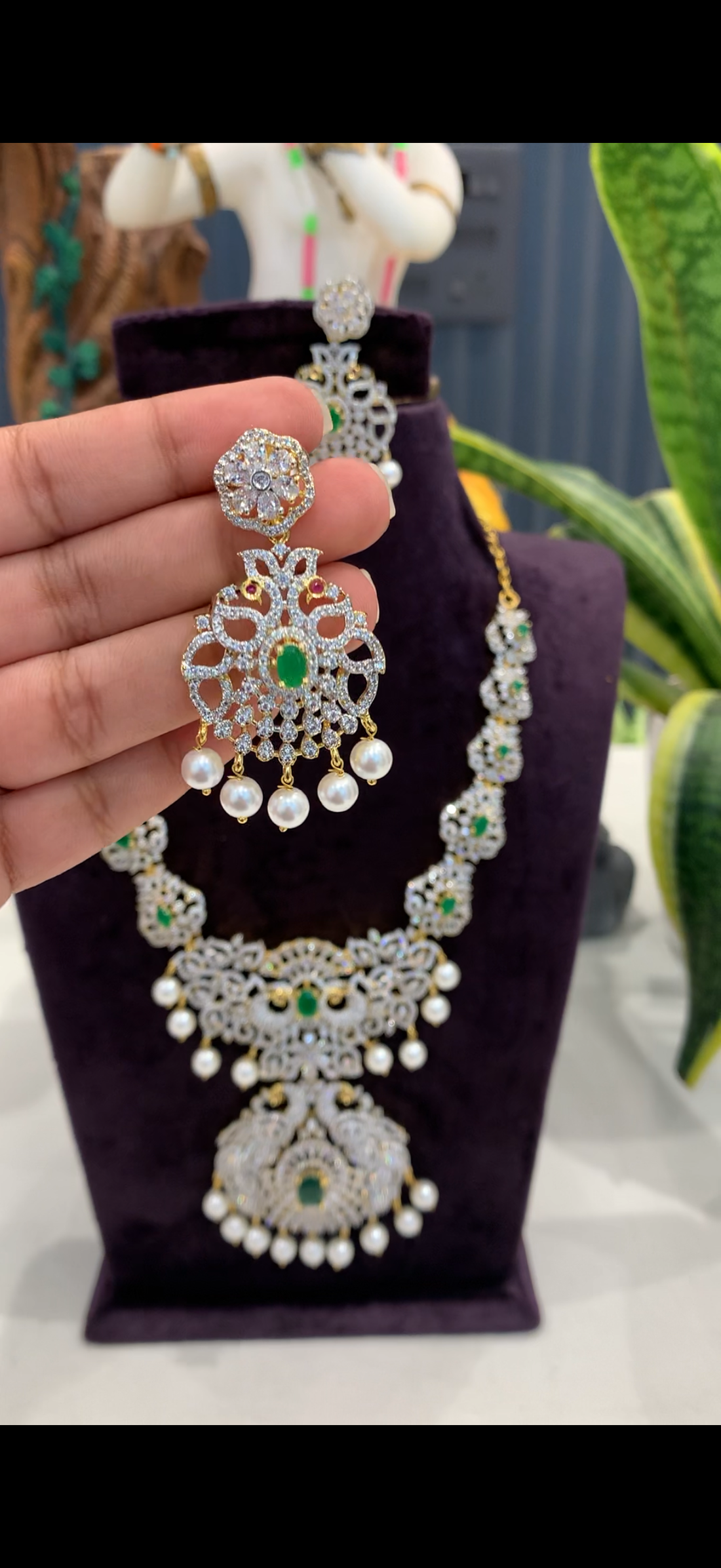 Beautiful GJ polish necklace with screw back earrings